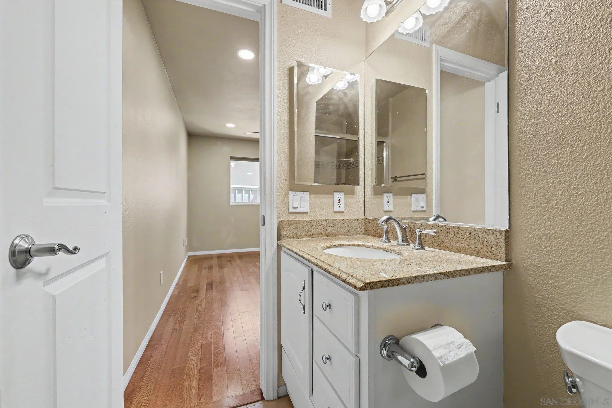 https://cdn.realtyfeed.com/cdn/127/260018415/b5ba65d8291f86cb7fbb791a07c5b6a3.webp