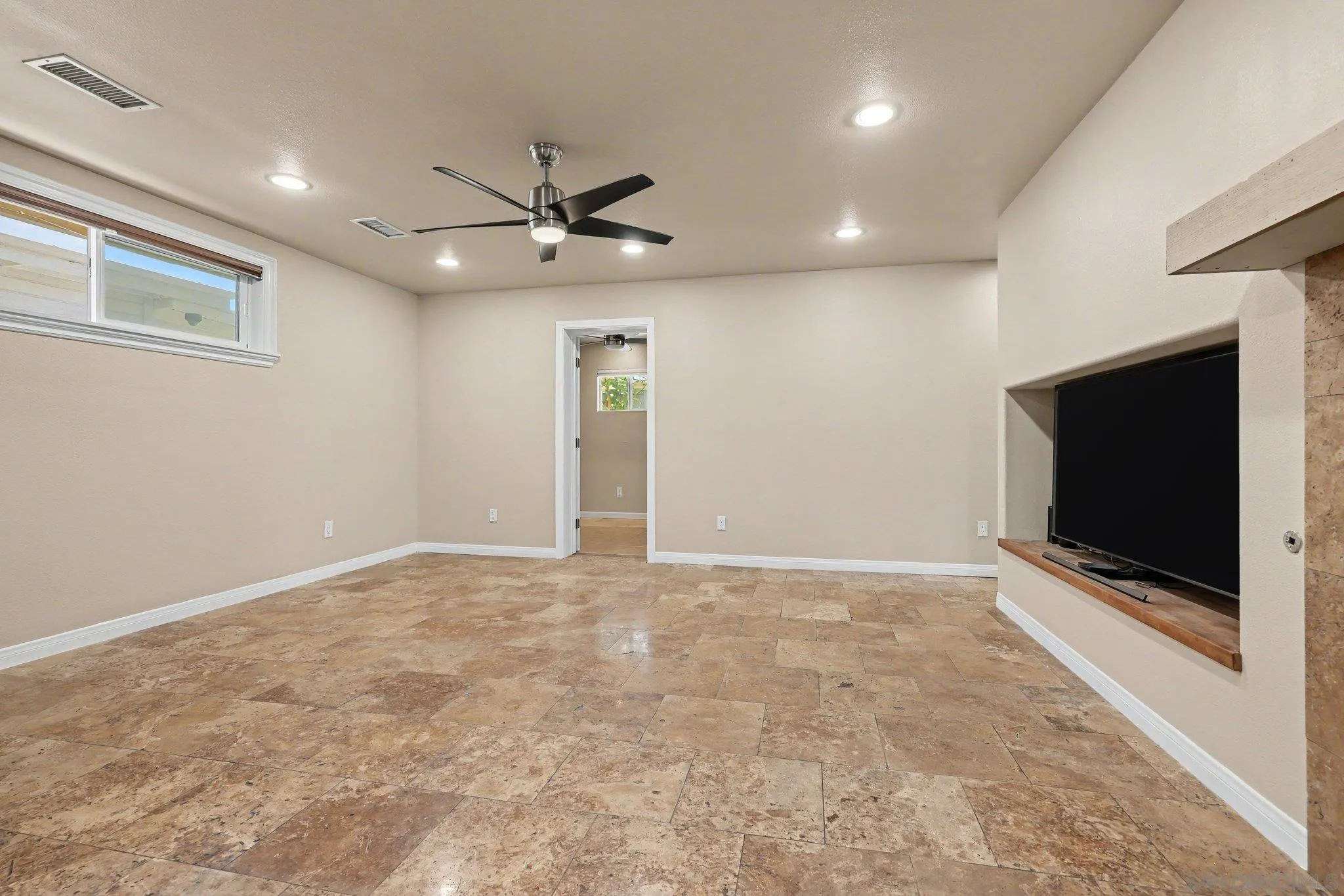 https://cdn.realtyfeed.com/cdn/127/260018415/bc6a33815e56e2f5d2a91bfe365f3fc4.webp