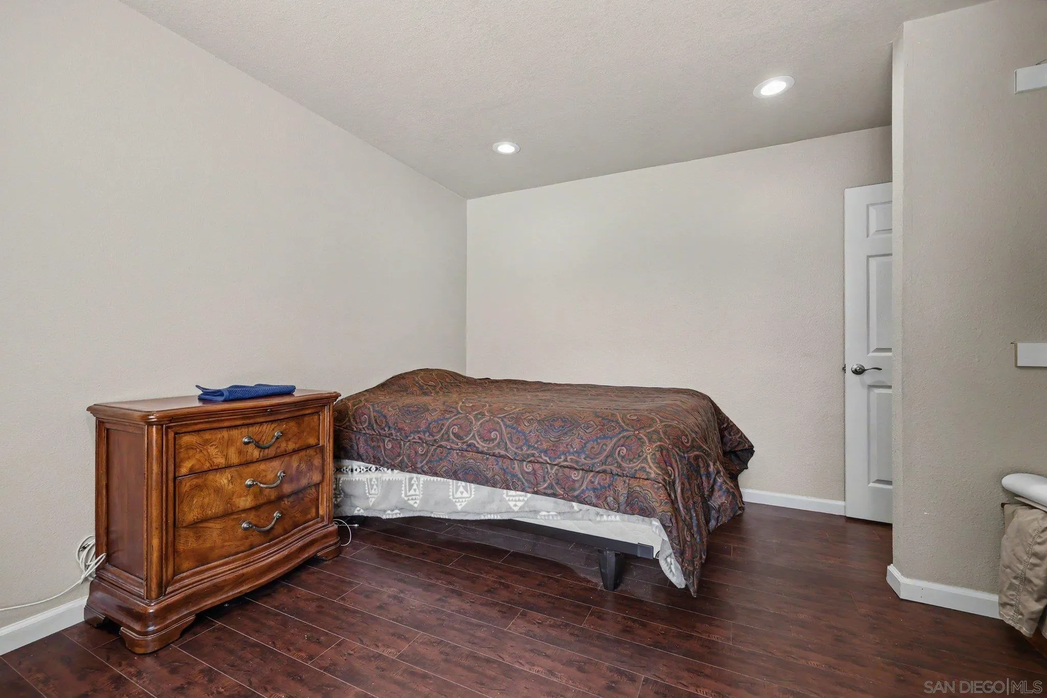 https://cdn.realtyfeed.com/cdn/127/260018415/f30a03427f2c901dc906a3b4f8f26fcb.webp
