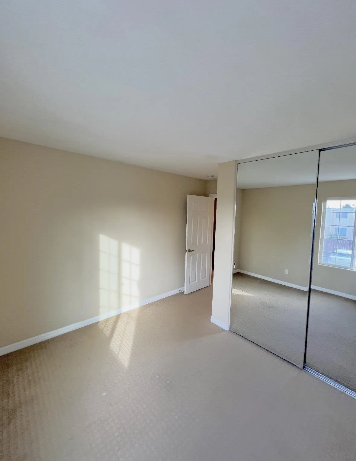 https://cdn.realtyfeed.com/cdn/127/260018416/0f894530298855cd6d7e3365880756d8.webp