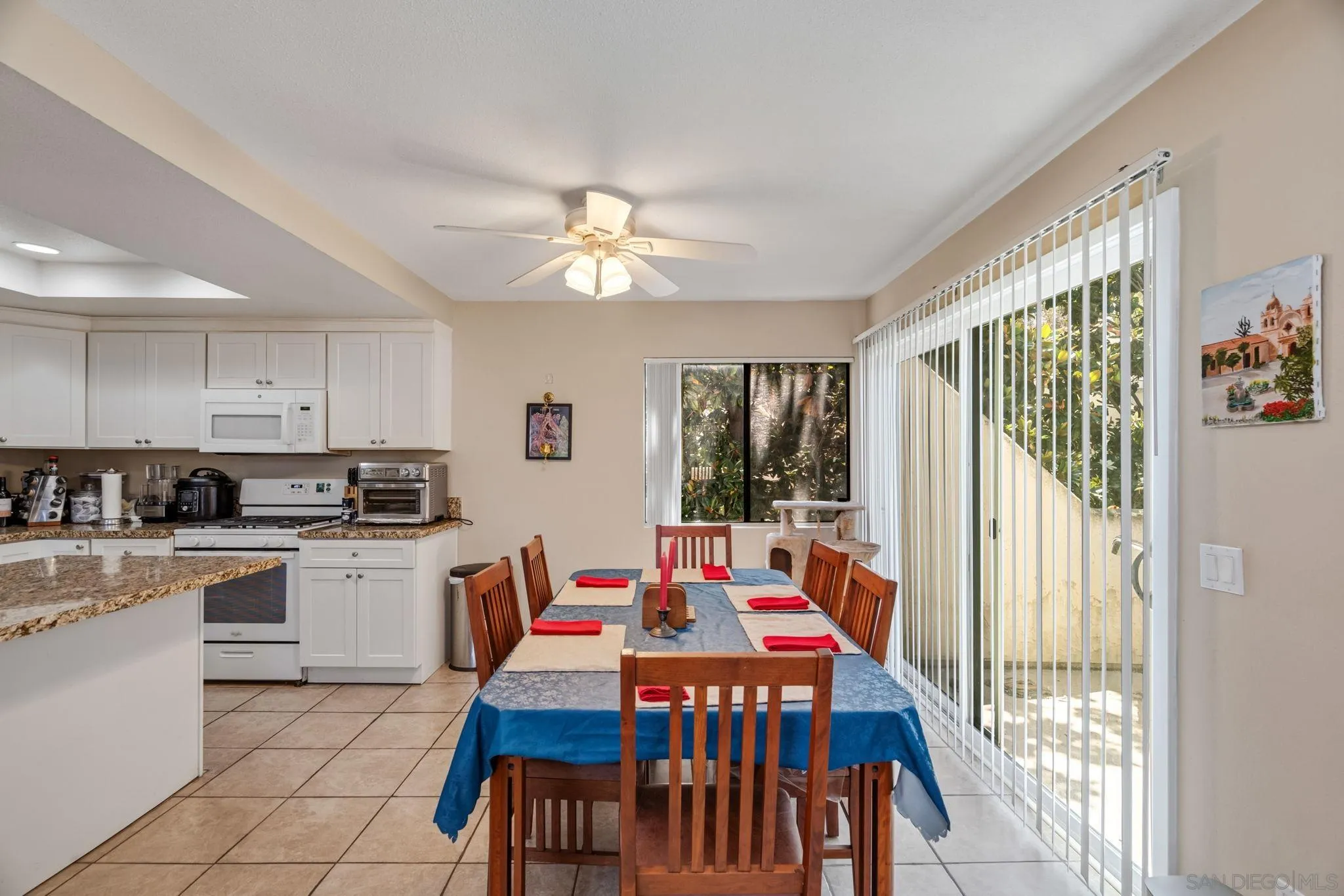 https://cdn.realtyfeed.com/cdn/127/260018433/eac7d72e21e4af44bc4569eee2d3cdf7.webp