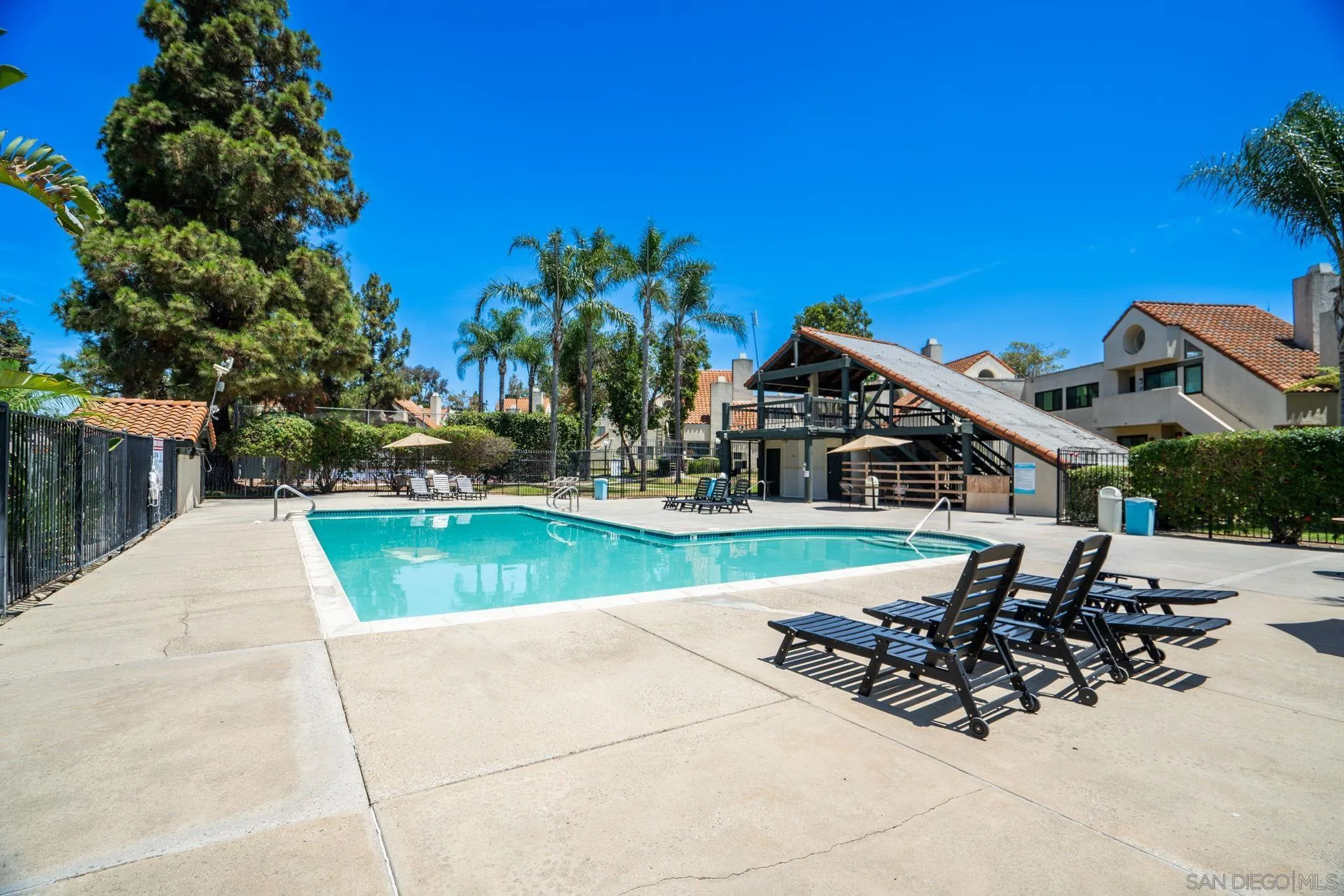 https://cdn.realtyfeed.com/cdn/127/260018433/fda0e368b72678661cffe05124b0c2b2.webp