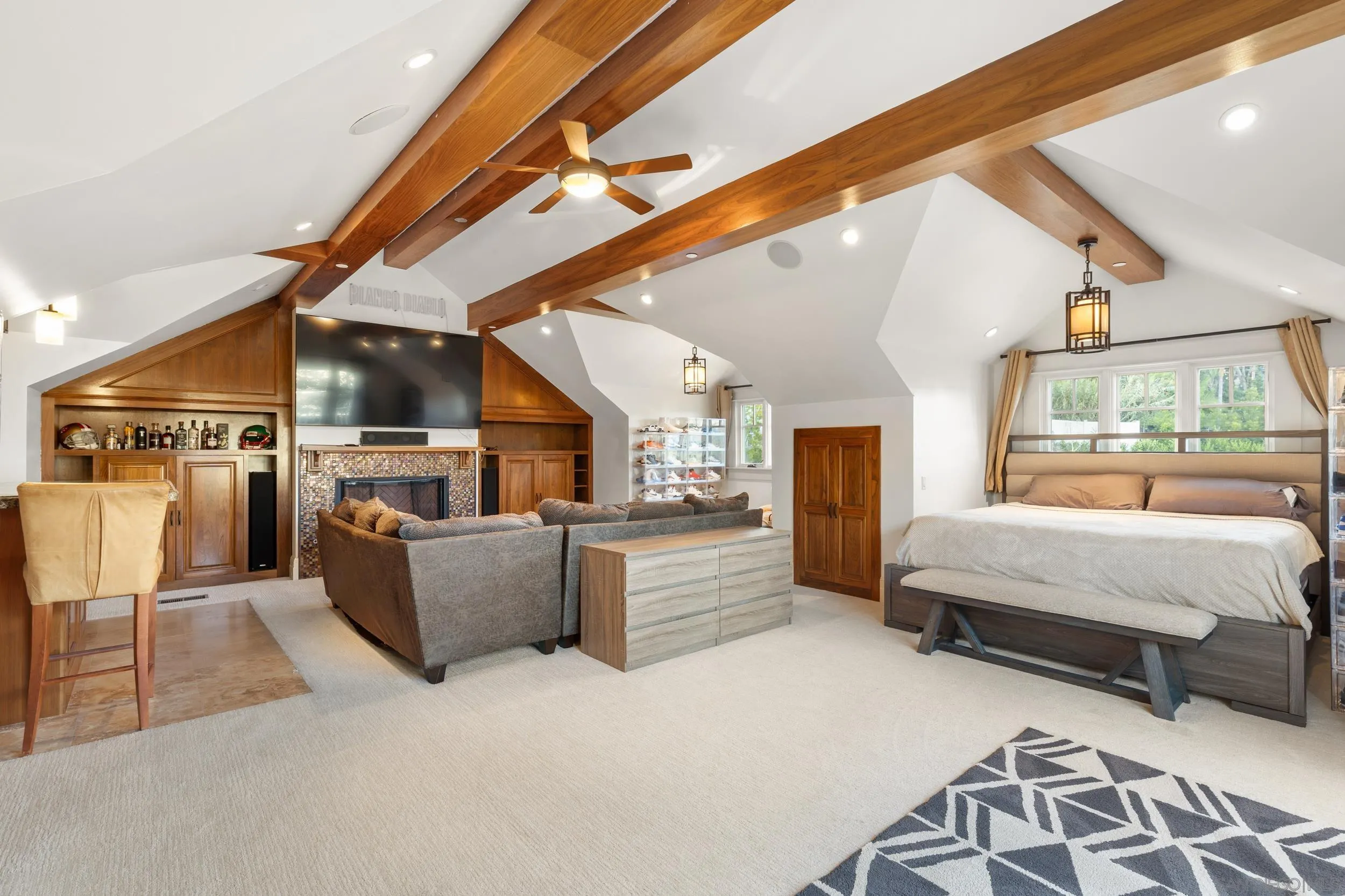 https://cdn.realtyfeed.com/cdn/127/260018439/3299f48f871b516e18becf6480c527aa.webp