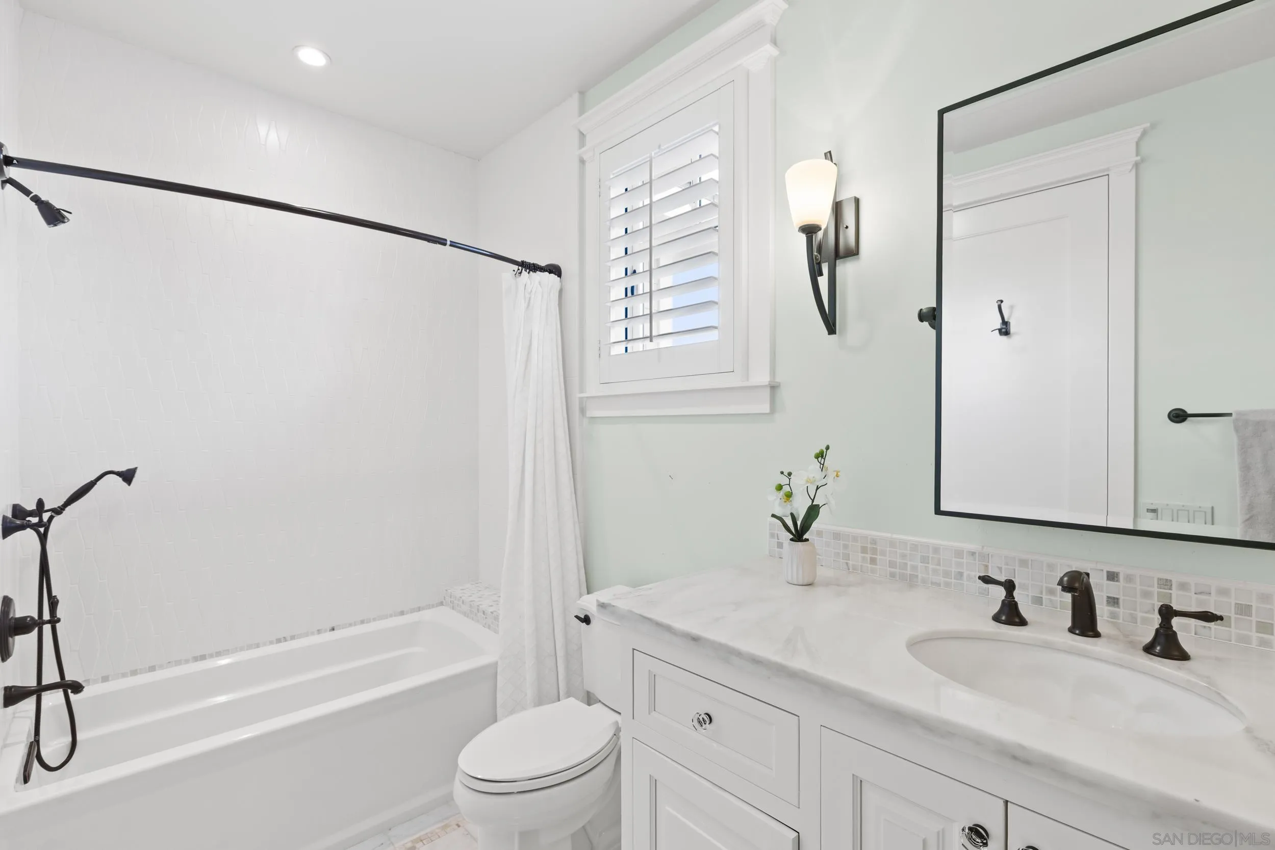 https://cdn.realtyfeed.com/cdn/127/260018439/54e4ff42c5551f1a93b5c340f64317d4.webp
