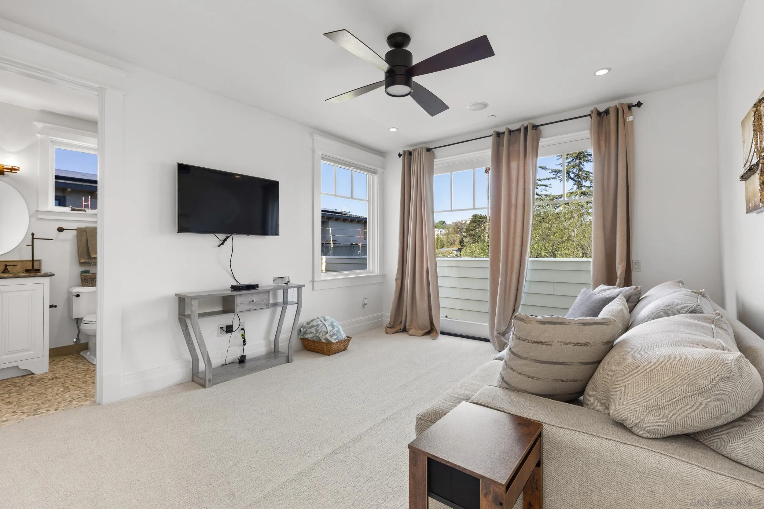 https://cdn.realtyfeed.com/cdn/127/260018439/6db9924adba405f90ce6d50e31e10612.webp
