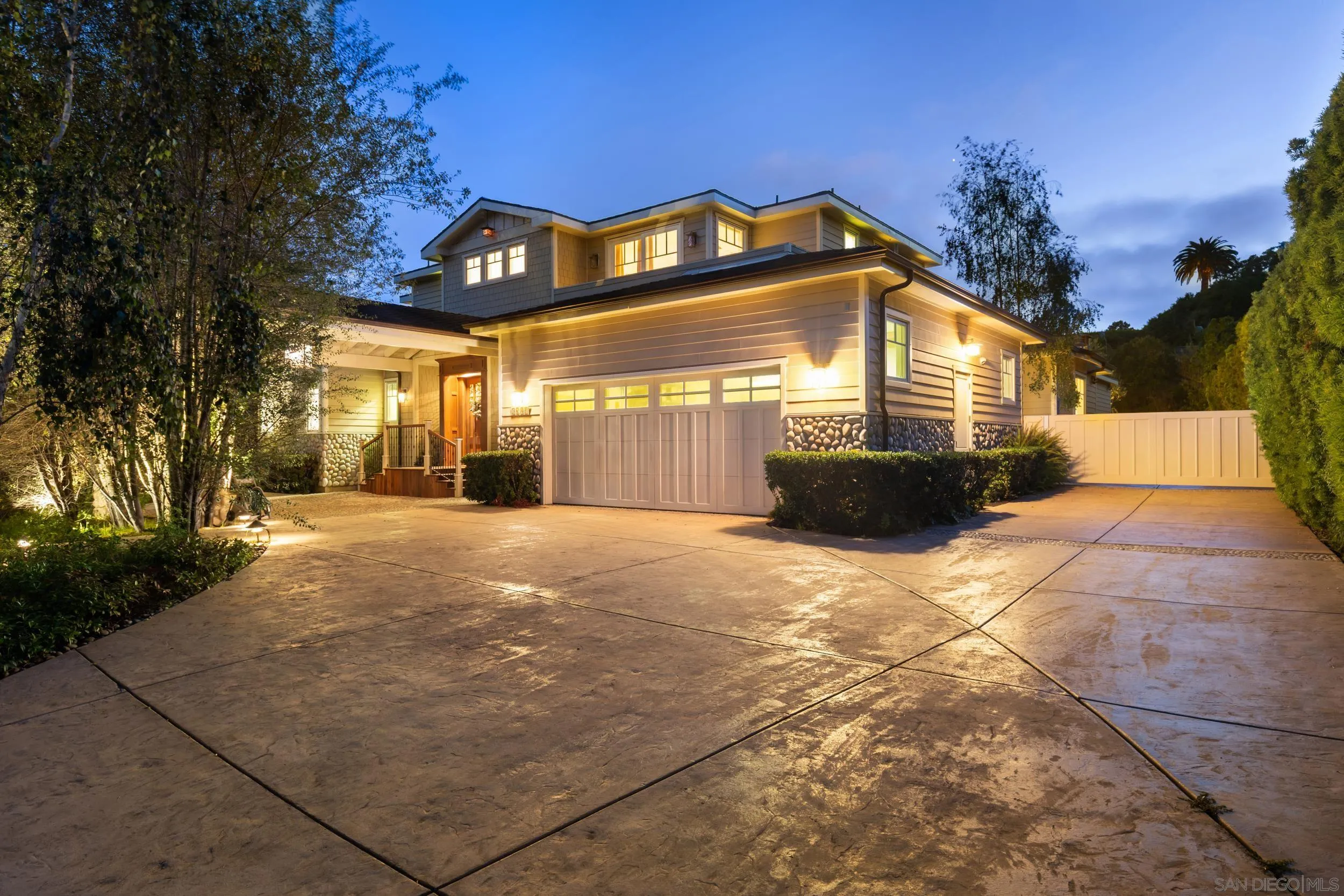 https://cdn.realtyfeed.com/cdn/127/260018439/866ae00d5554f555dca5b9b5ece55c3e.webp