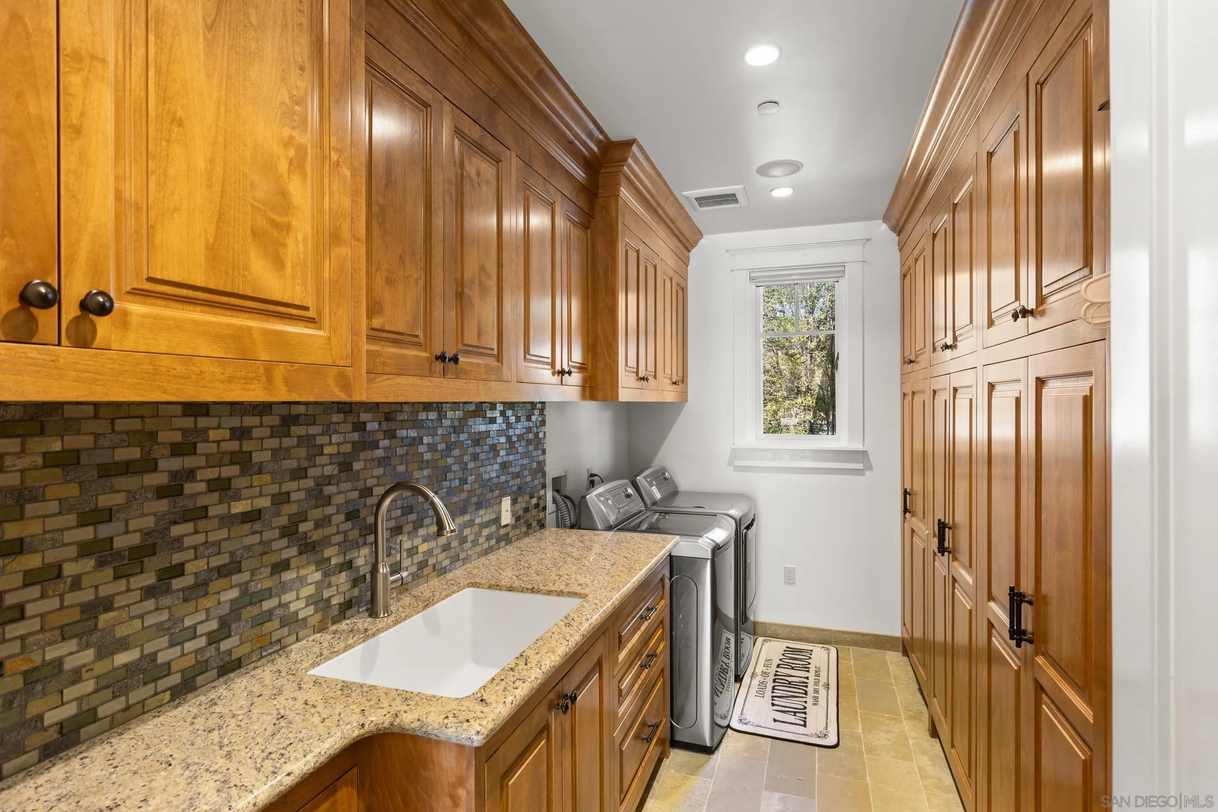 https://cdn.realtyfeed.com/cdn/127/260018439/8a85e9b38f99b58bcc4e894240375c62.webp