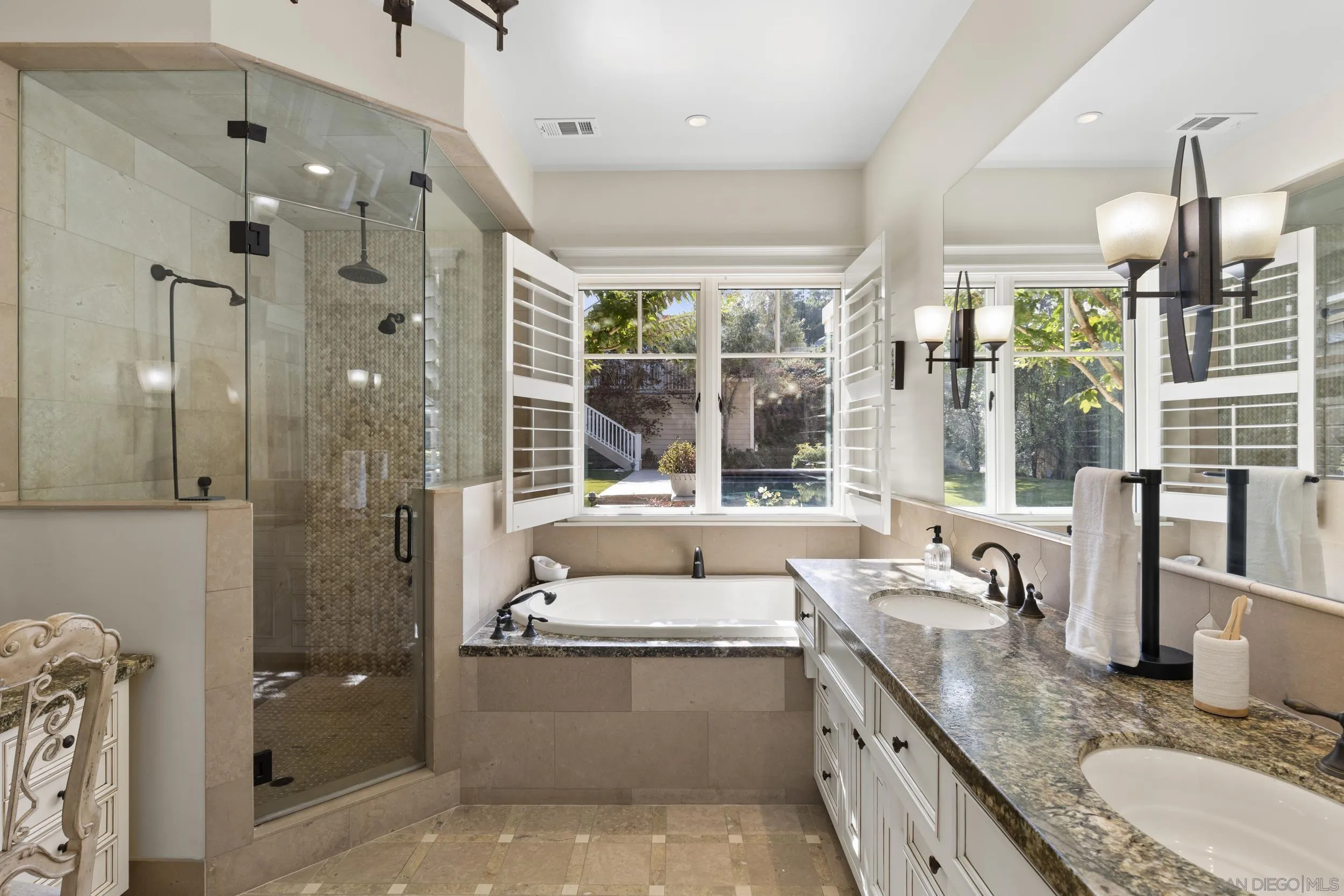 https://cdn.realtyfeed.com/cdn/127/260018439/954a2149a61a7599dc4e1a8c1f63b57d.webp