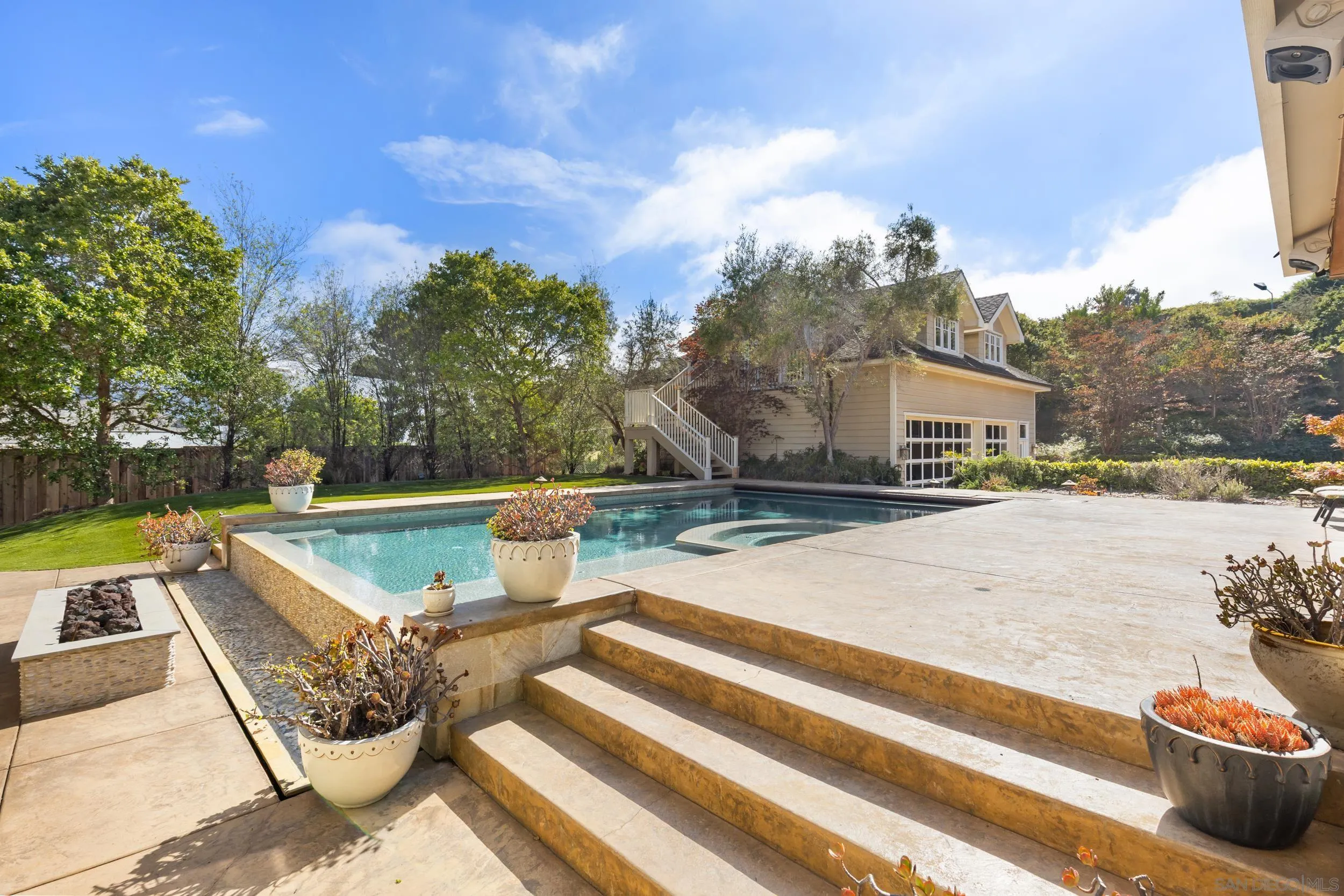 https://cdn.realtyfeed.com/cdn/127/260018439/9de706cb57fd527c0b5ff474265603fb.webp