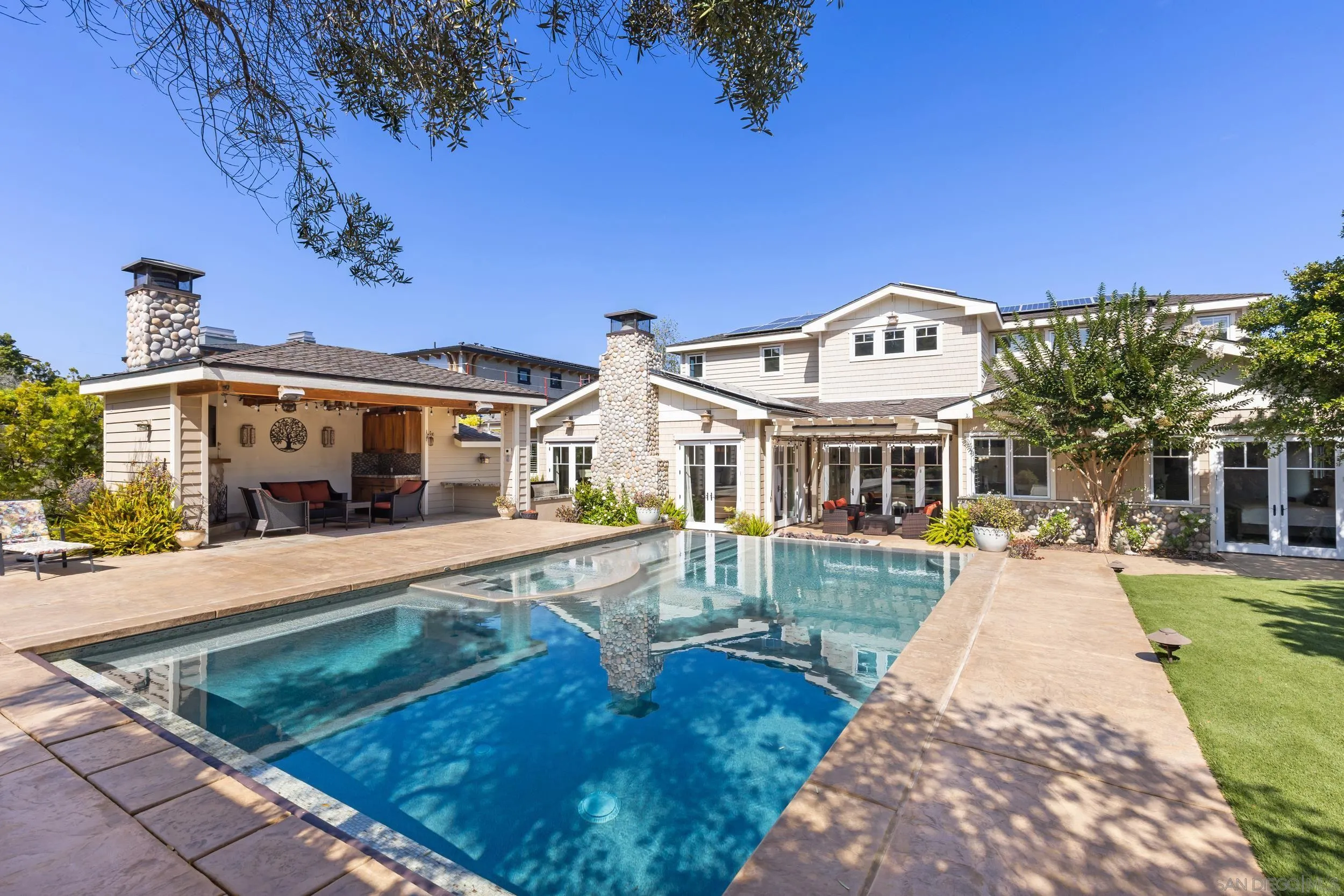 https://cdn.realtyfeed.com/cdn/127/260018439/a2f9f8436f46342d6e9019f4040dfd0f.webp