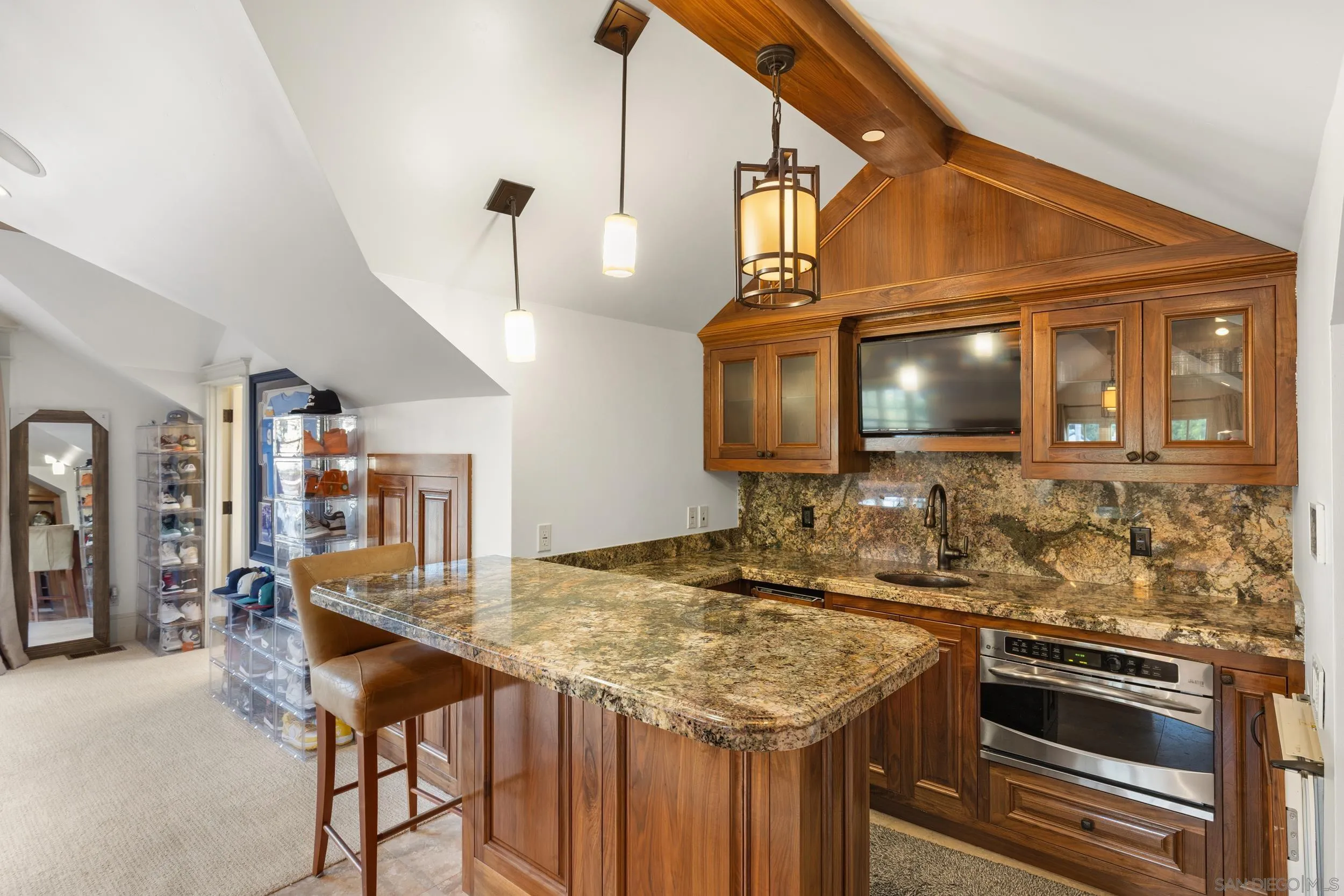 https://cdn.realtyfeed.com/cdn/127/260018439/f6d6e6a820f435ca189b875542088c3d.webp