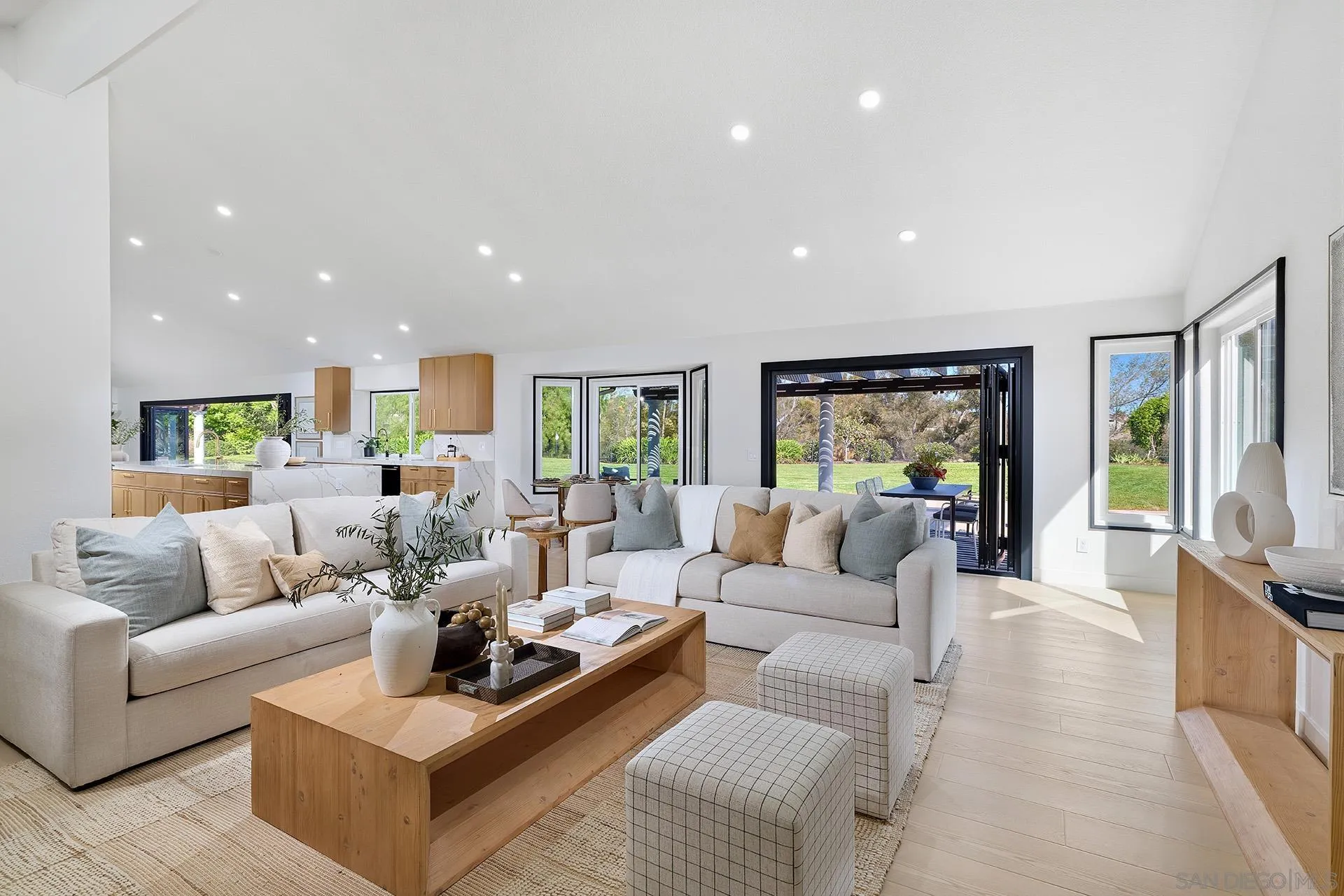 https://cdn.realtyfeed.com/cdn/127/260018447/151546e400cfe857eb5f20ef8036b889.webp