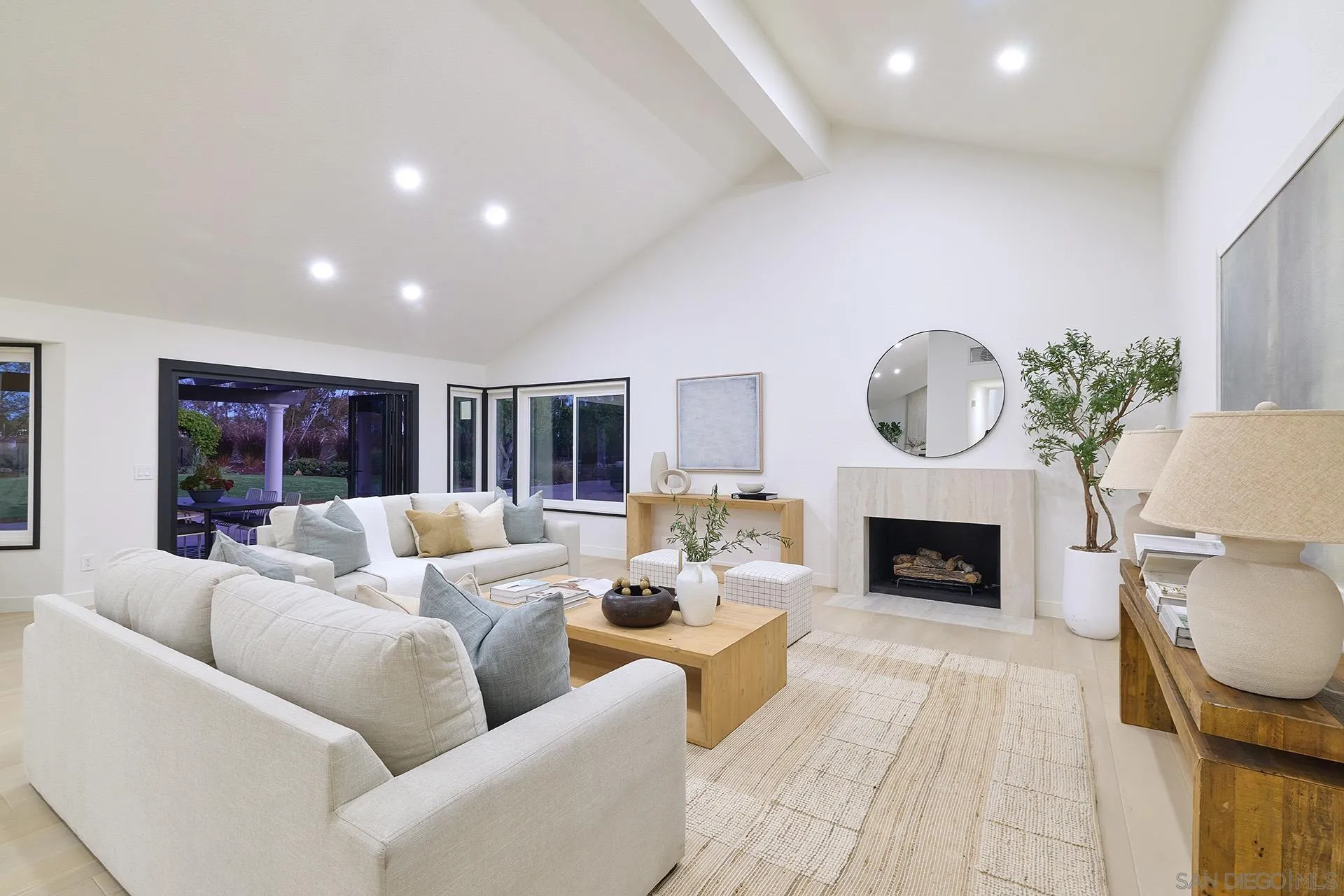https://cdn.realtyfeed.com/cdn/127/260018447/2dcb2cc20b2075fe8cb03c886907bfc1.webp