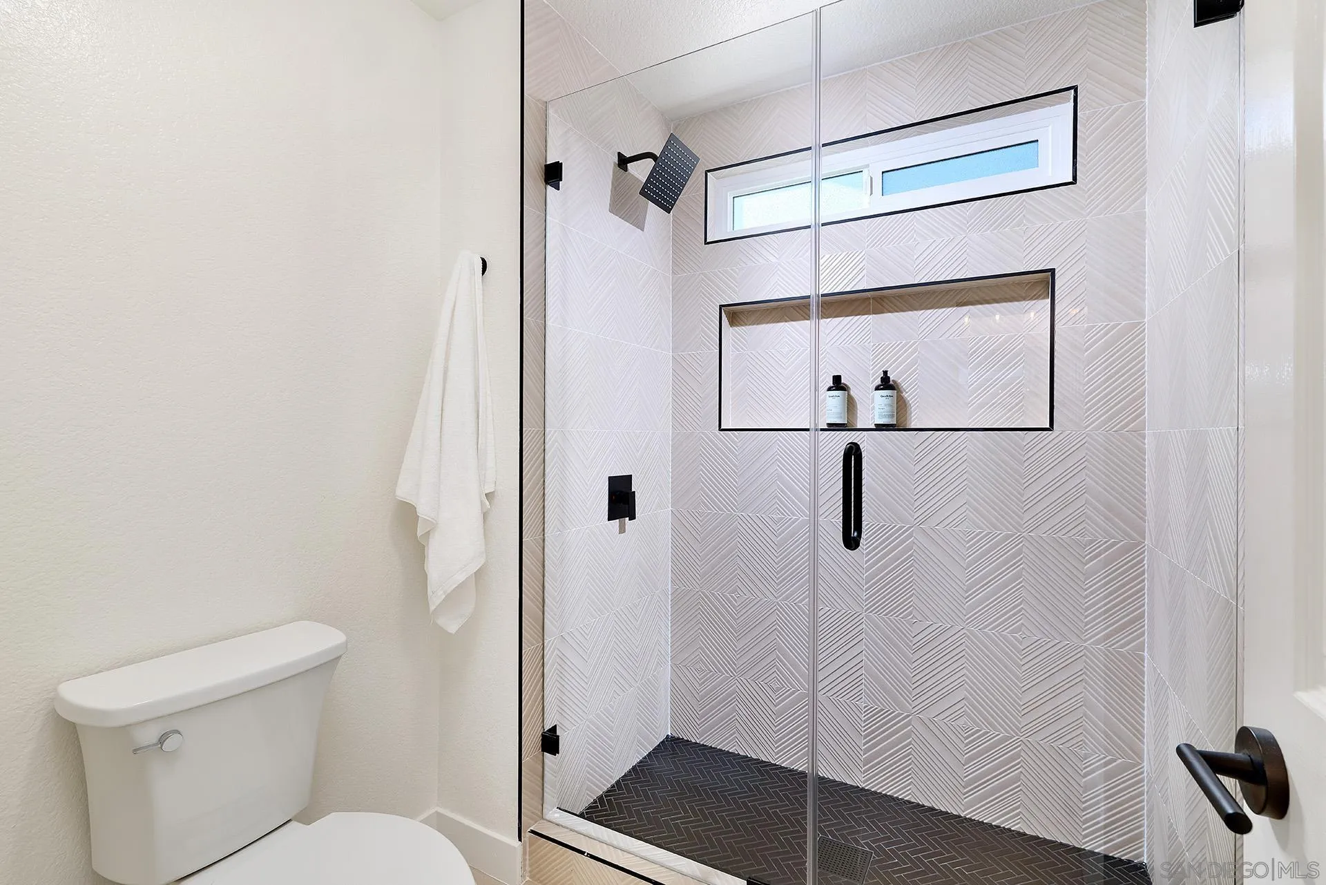 https://cdn.realtyfeed.com/cdn/127/260018447/35ae5bf20ed46b1fc110d46734cbb732.webp