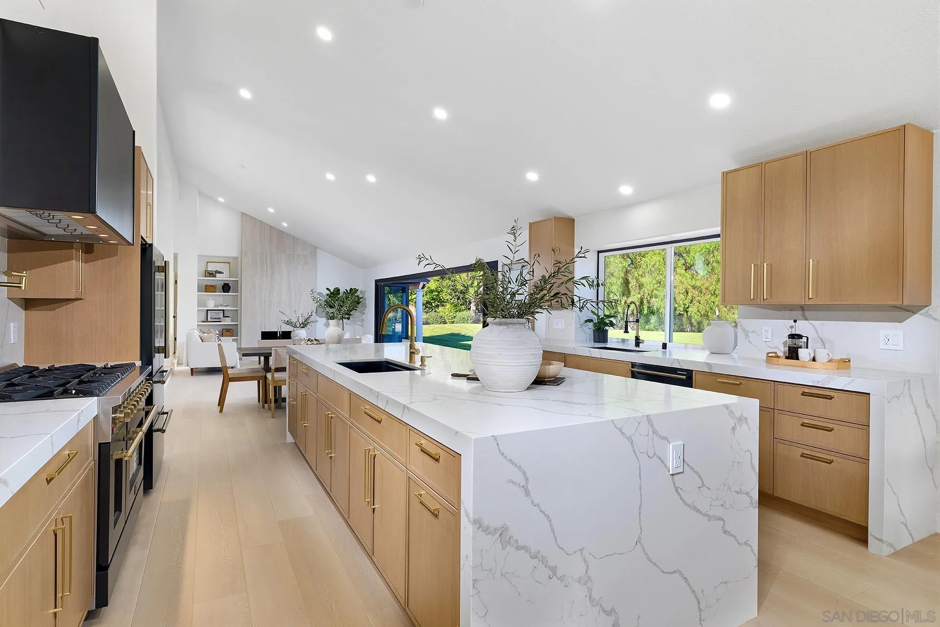 https://cdn.realtyfeed.com/cdn/127/260018447/565fb3c5b95e326dc0832febf941c81d.webp