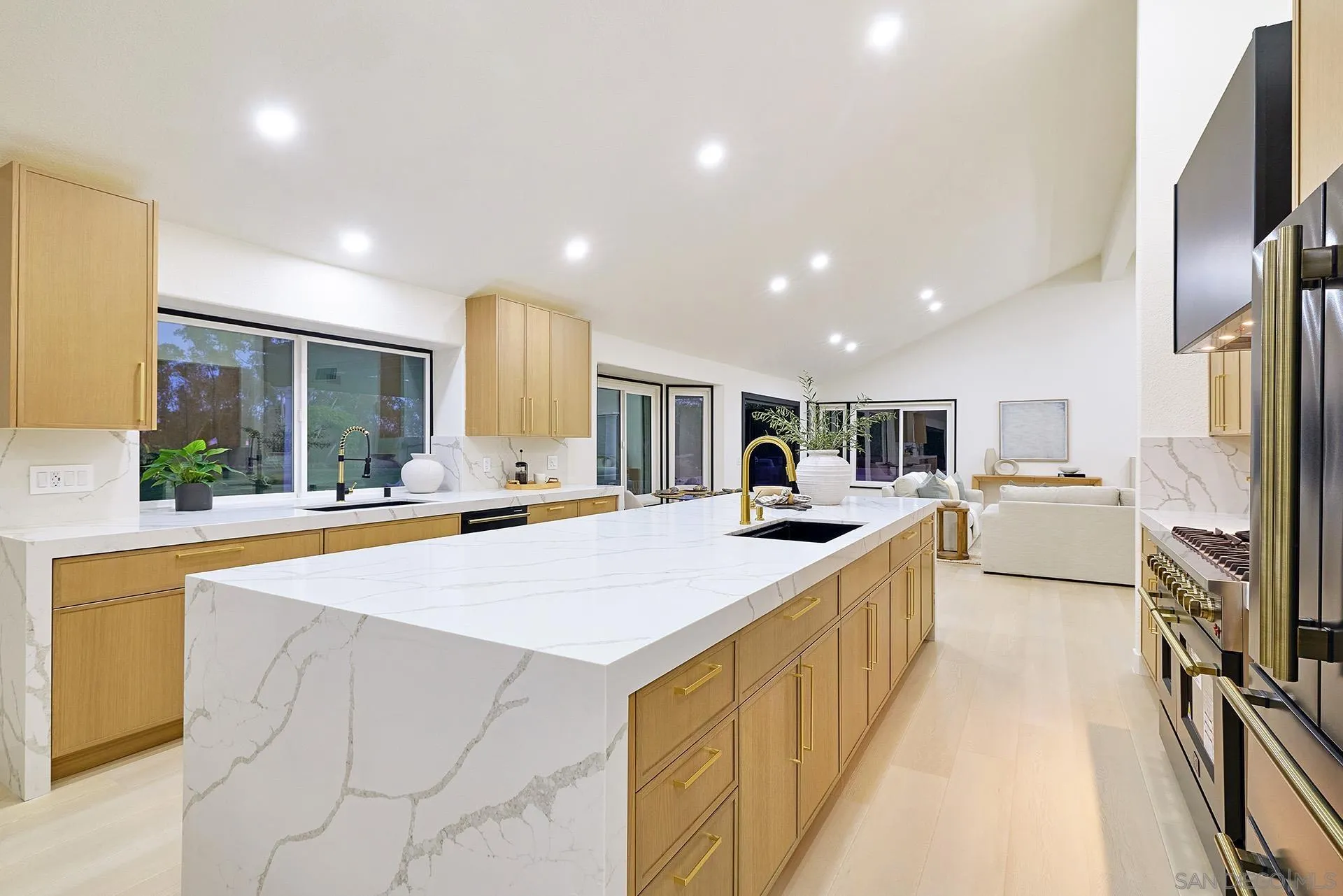 https://cdn.realtyfeed.com/cdn/127/260018447/68245bc9afb15456d2cebabbfaf17d08.webp