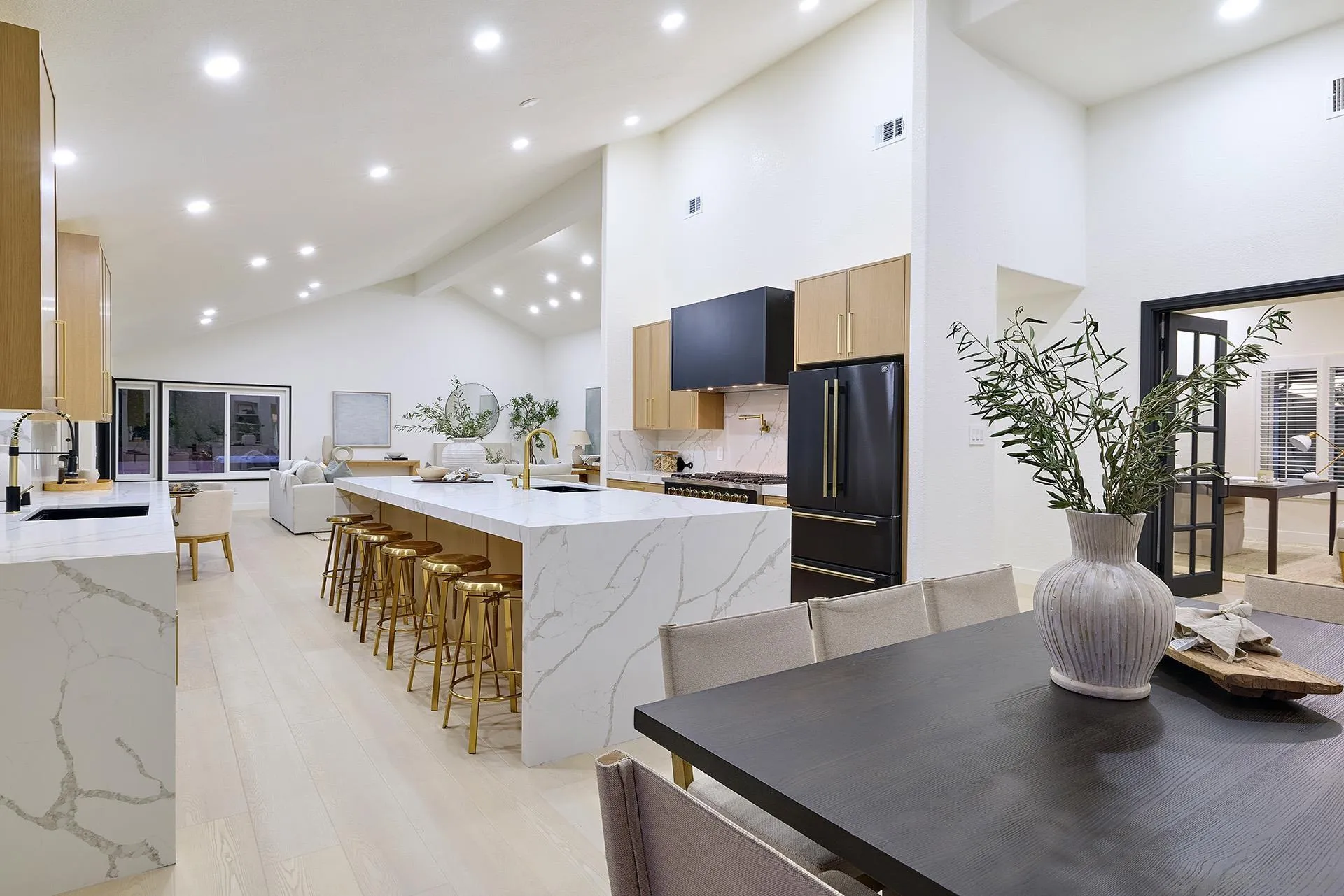 https://cdn.realtyfeed.com/cdn/127/260018447/6aca3bec33c5a3bc80c68db978d3d36b.webp