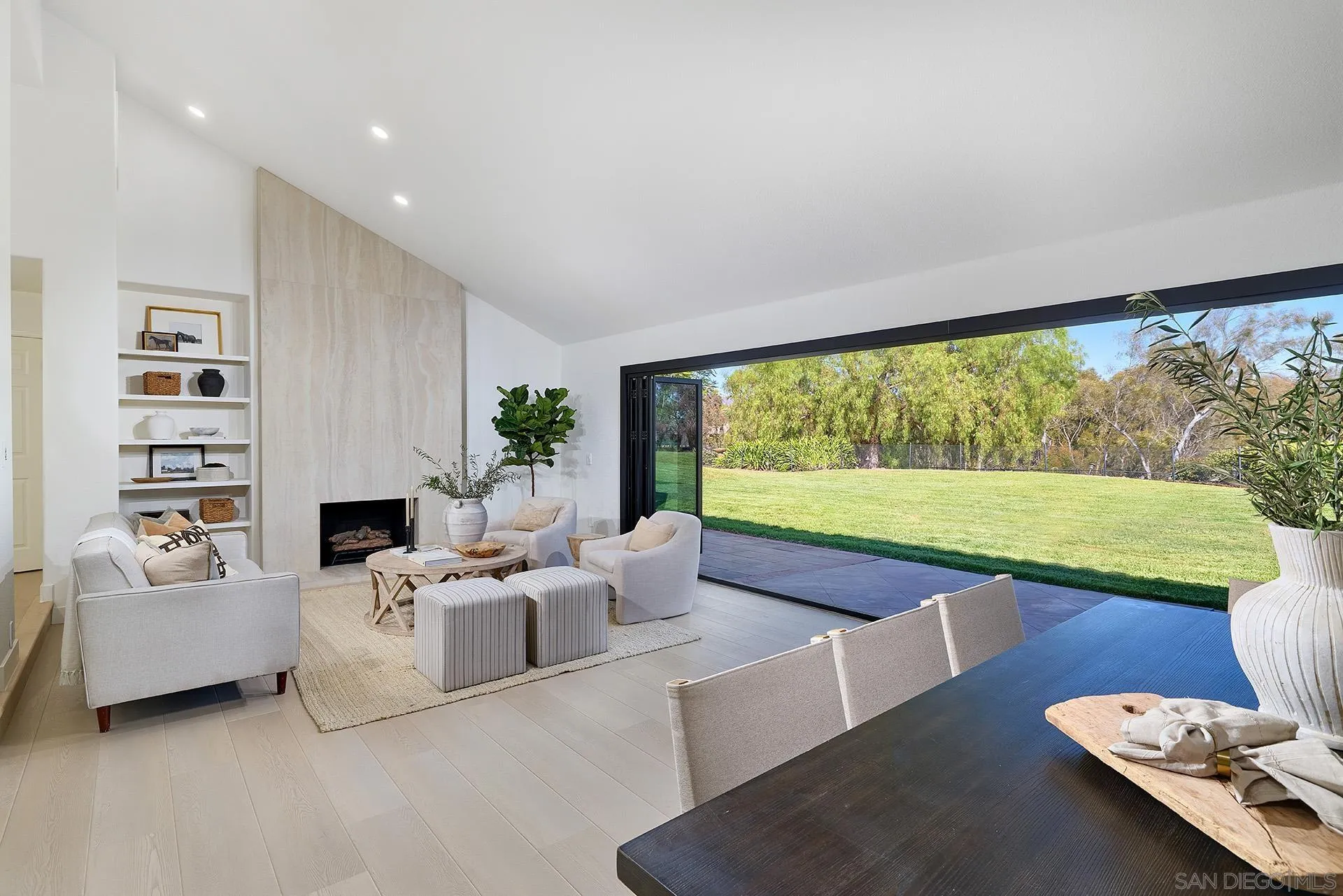 https://cdn.realtyfeed.com/cdn/127/260018447/6c7bb384c2a798f661b47220e8a13f2f.webp