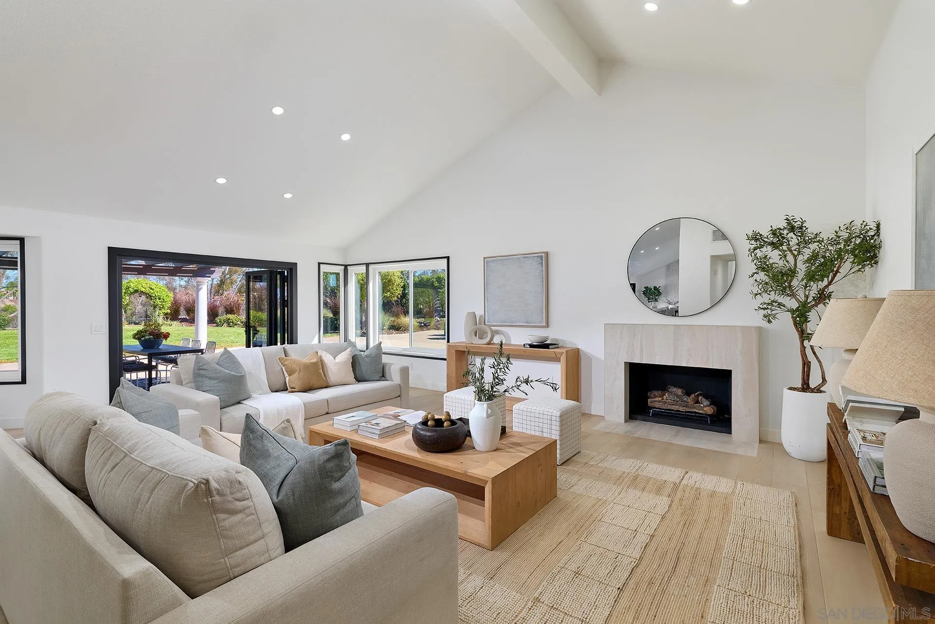 https://cdn.realtyfeed.com/cdn/127/260018447/b289b0da3e6157aed4c7106bf717746b.webp