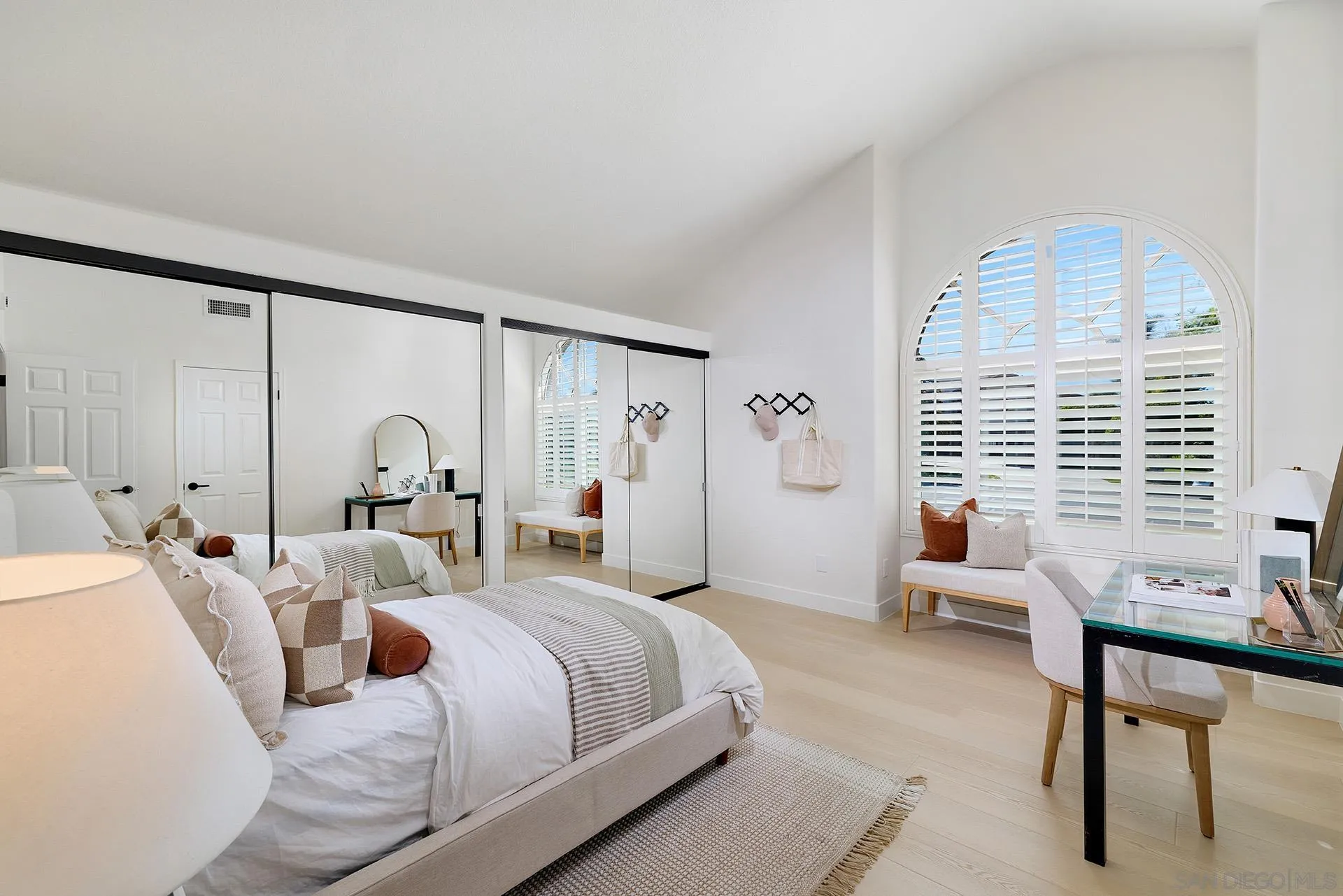 https://cdn.realtyfeed.com/cdn/127/260018447/bad0c093384bfbcc411eb1d05b785d52.webp