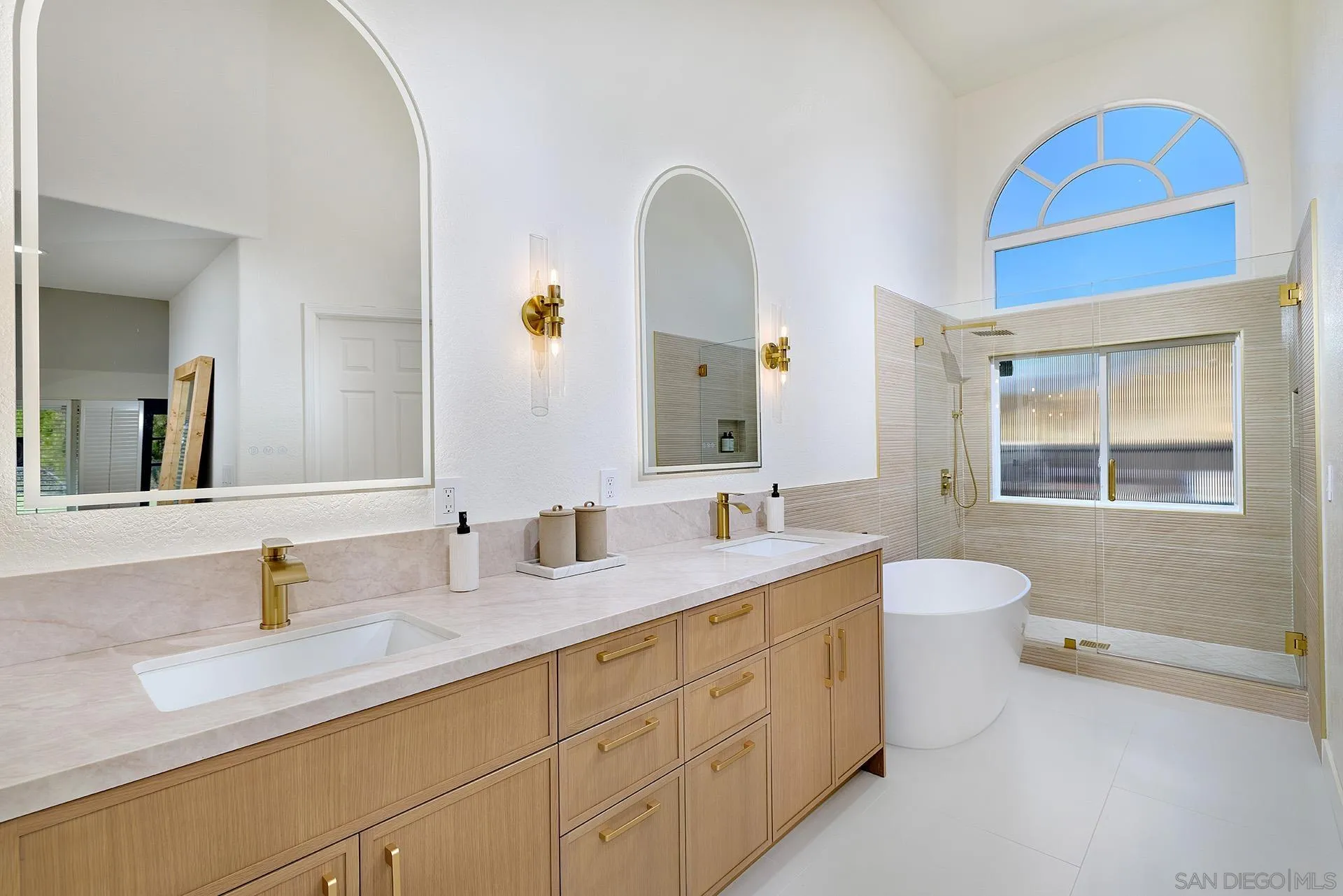 https://cdn.realtyfeed.com/cdn/127/260018447/bedd03956cd898f249b05a39411caa6d.webp