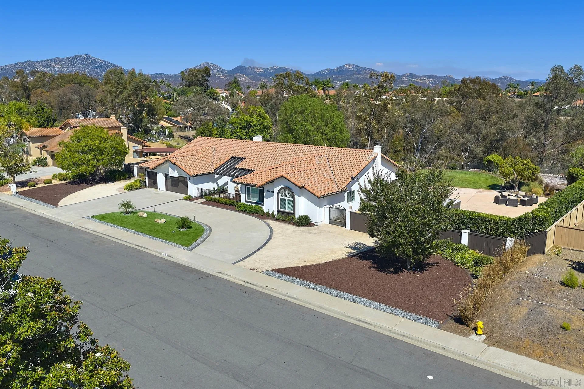https://cdn.realtyfeed.com/cdn/127/260018447/ed4644b0195a91ce8223add98c338acb.webp