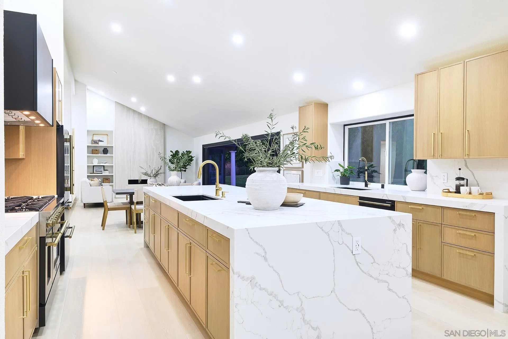 https://cdn.realtyfeed.com/cdn/127/260018447/fdec32142ba8e4a12c3251cd6449d493.webp