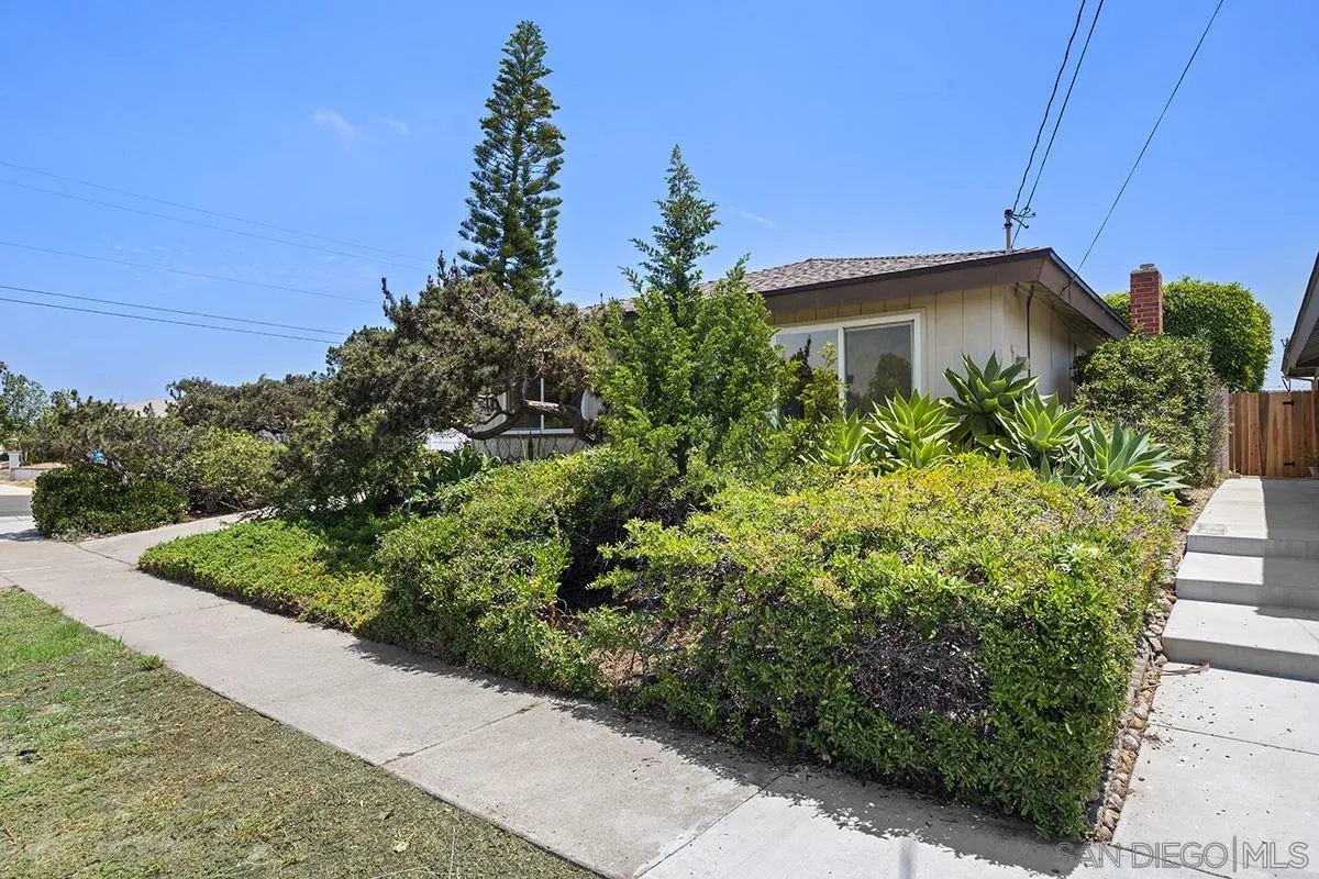 https://cdn.realtyfeed.com/cdn/127/260018449/09a17bccd6aa145a8bbeb5363172b92c.webp