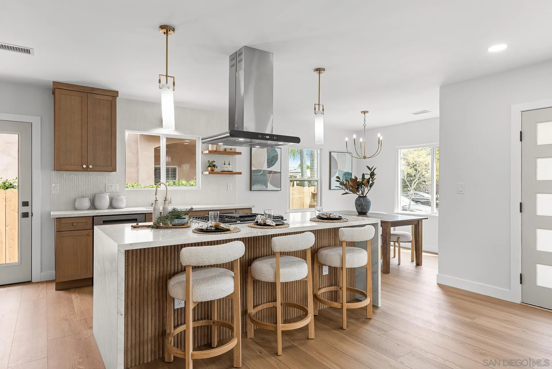 https://cdn.realtyfeed.com/cdn/127/260018453/950840a655b5e497d51d985f77f2b31f.webp