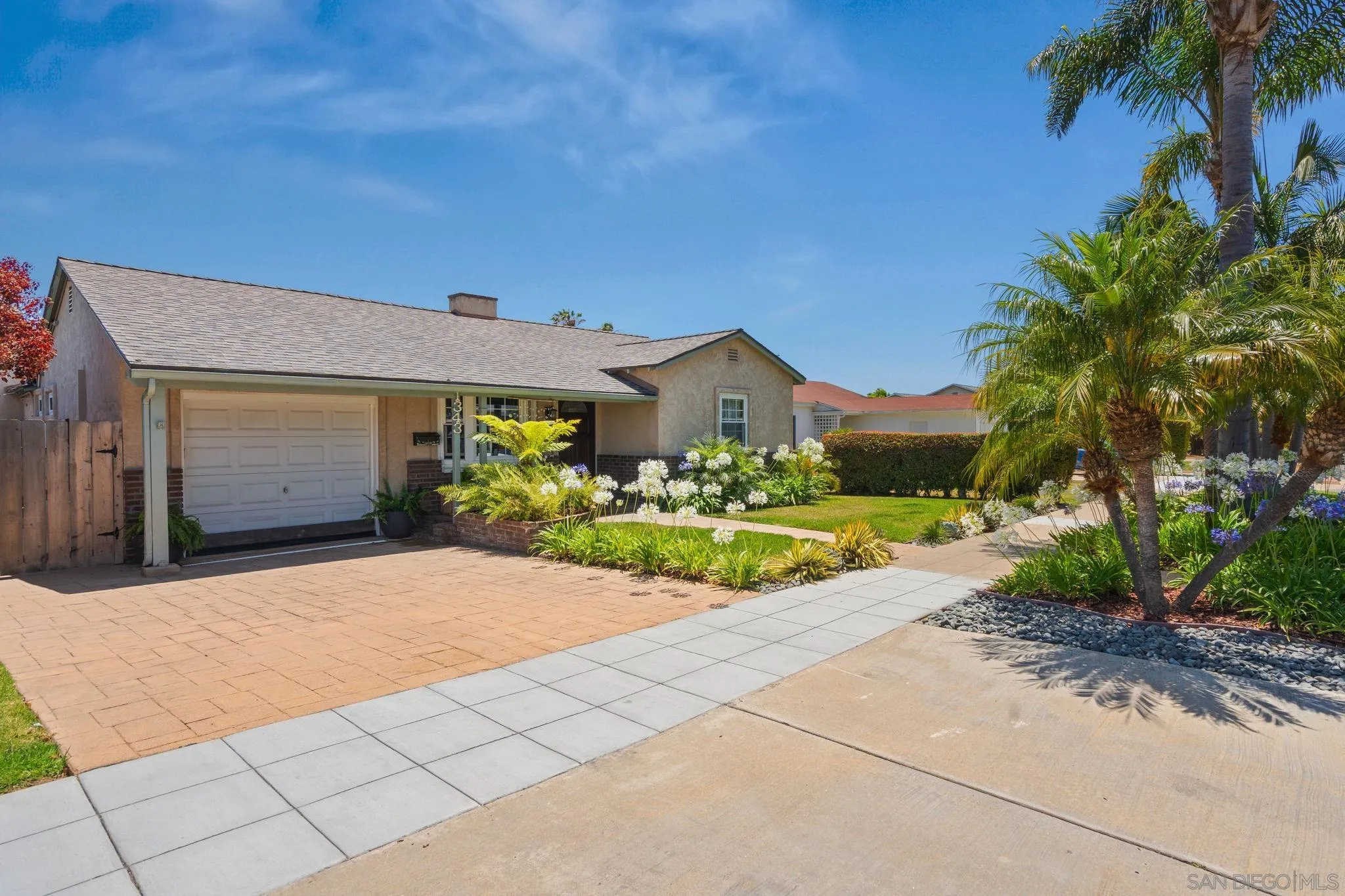 https://cdn.realtyfeed.com/cdn/127/260018454/275b624dae1fc852662a756f30f8a818.webp
