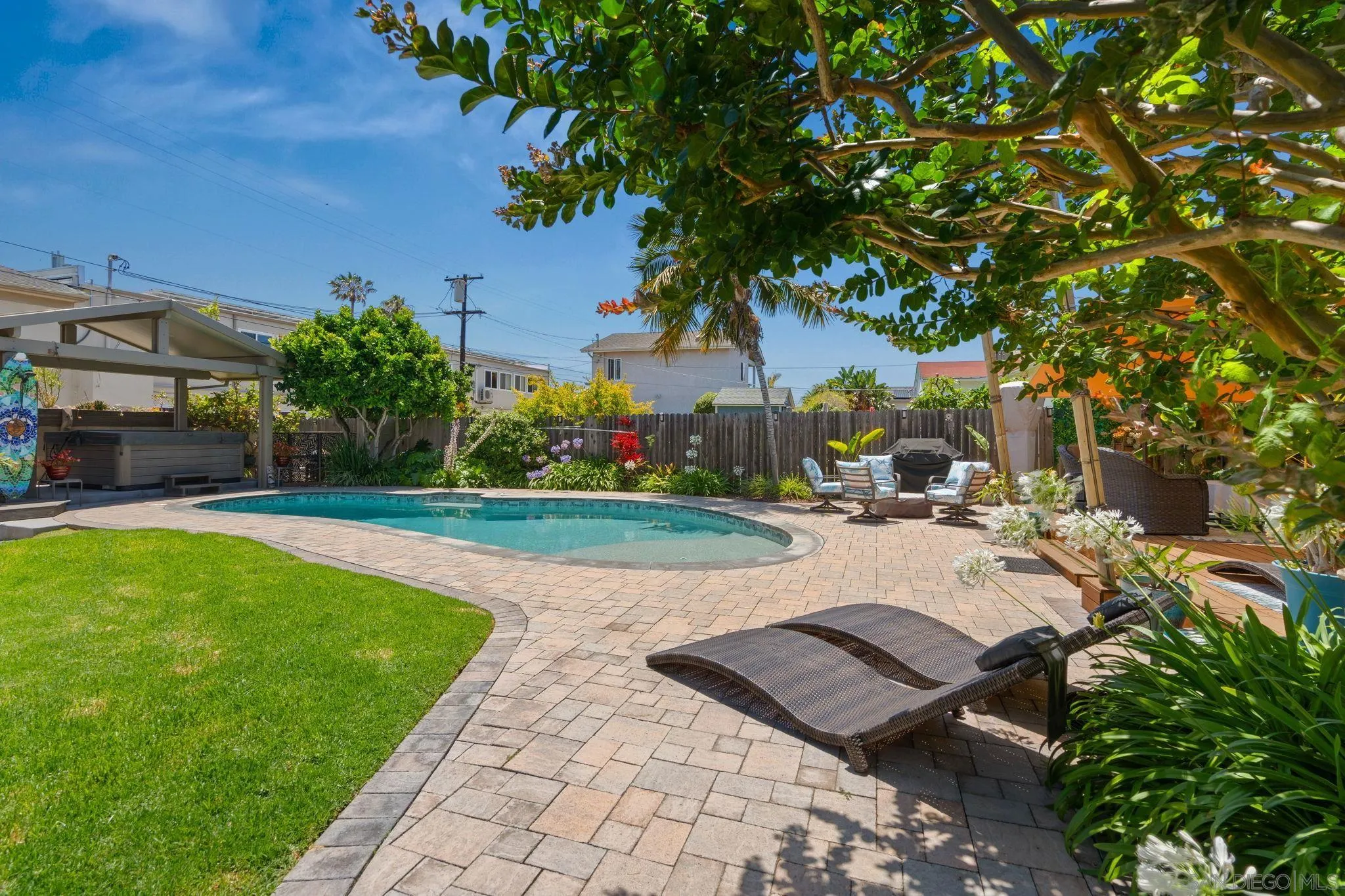 https://cdn.realtyfeed.com/cdn/127/260018454/671e2b3d01c2b300953bd362d5f88622.webp