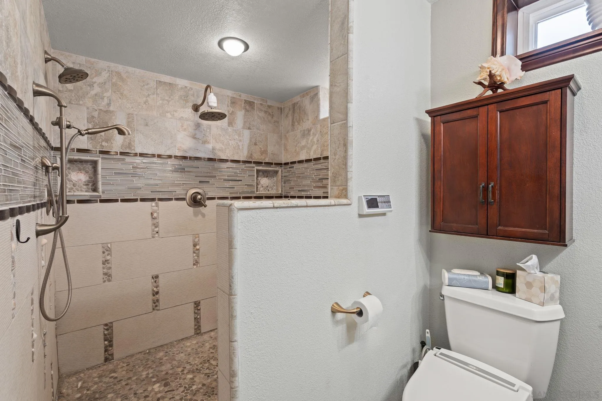 https://cdn.realtyfeed.com/cdn/127/260018454/7ce0459173132b09dc3b79e1d79da069.webp