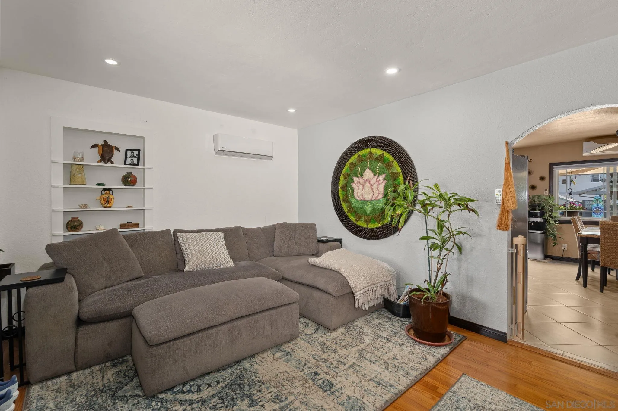 https://cdn.realtyfeed.com/cdn/127/260018454/8feb66f23957bc80e9446823364ac013.webp