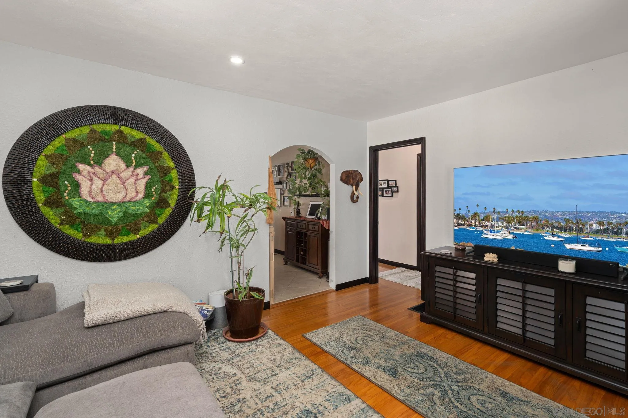 https://cdn.realtyfeed.com/cdn/127/260018454/929570c80ecc68bc1771f9b8e038a401.webp