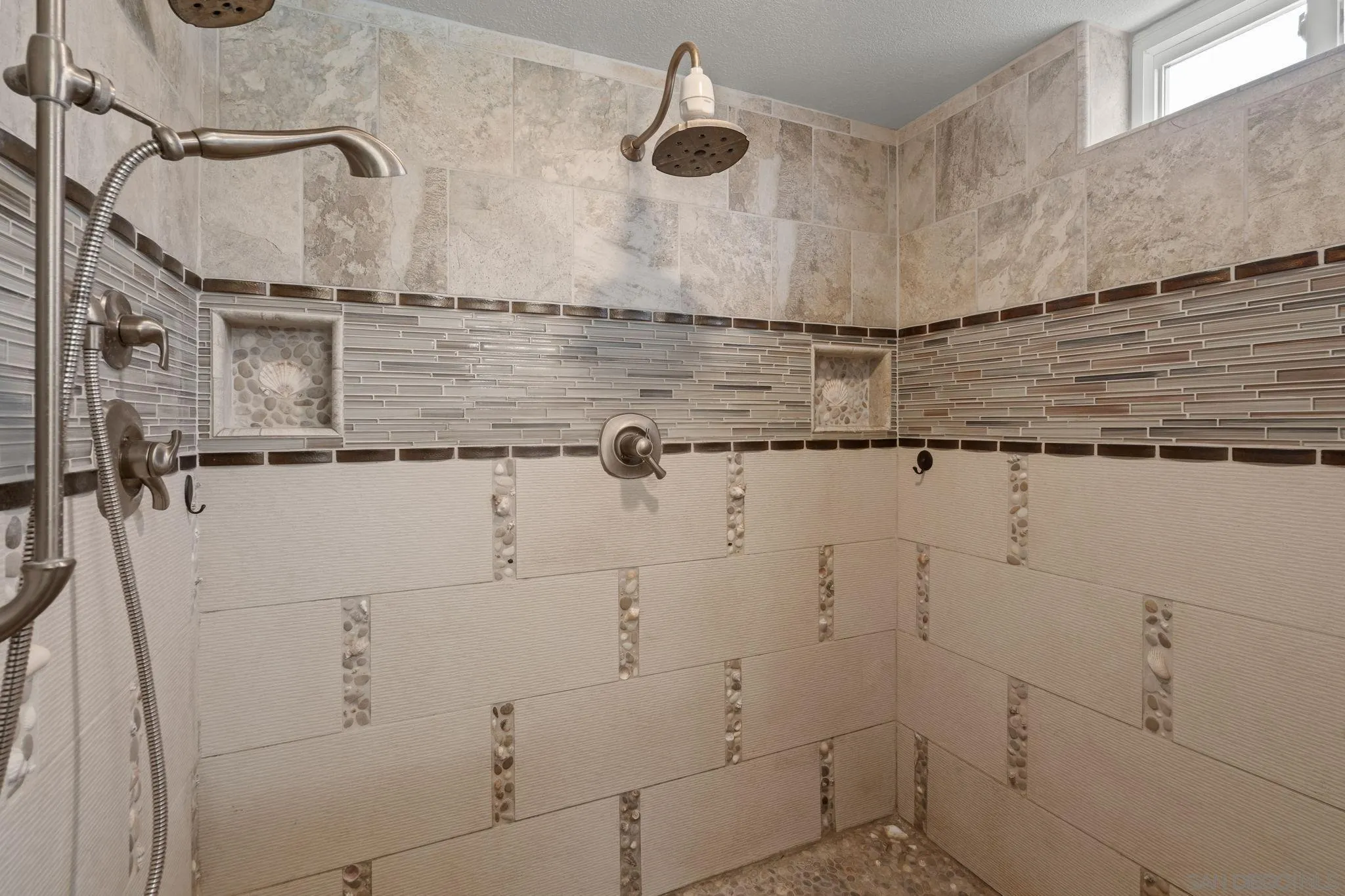 https://cdn.realtyfeed.com/cdn/127/260018454/b22a606a7c5cd118c9a9a1e87af6b47b.webp