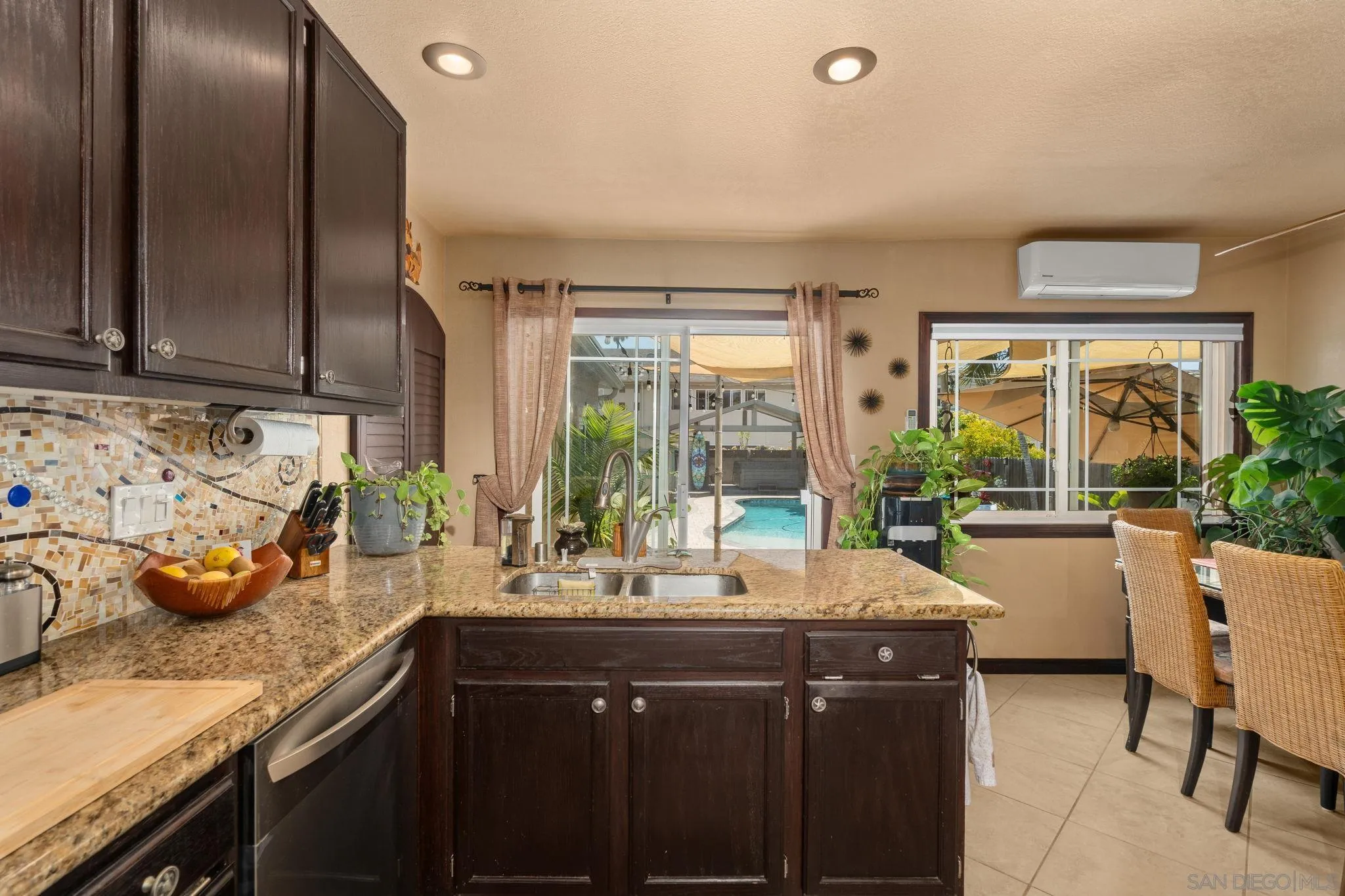 https://cdn.realtyfeed.com/cdn/127/260018454/ffc49e3296bb82be921d7a08e8331928.webp