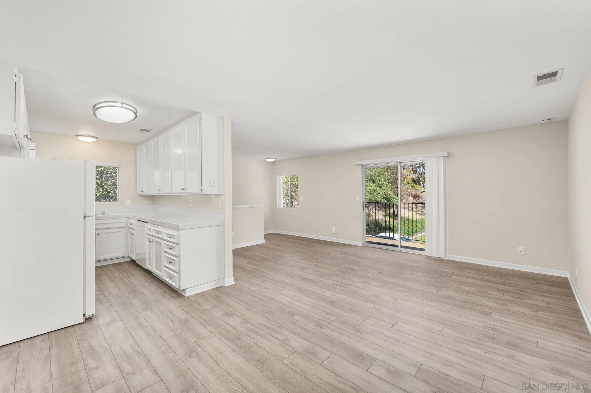 https://cdn.realtyfeed.com/cdn/127/260018455/0f581879e64e47518498534d308d4701.webp