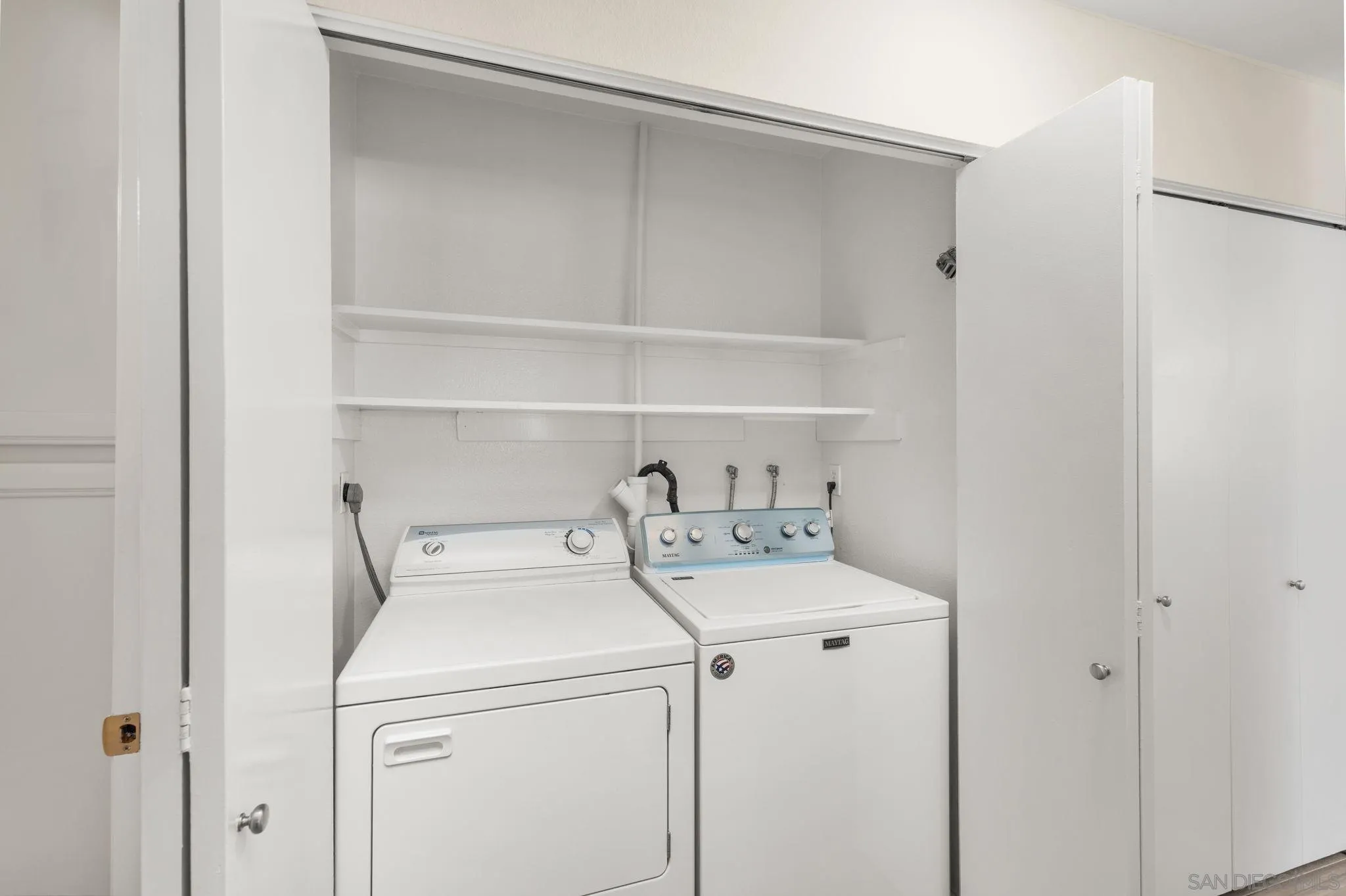 https://cdn.realtyfeed.com/cdn/127/260018455/e26fdee6435d7232130962c58131465d.webp