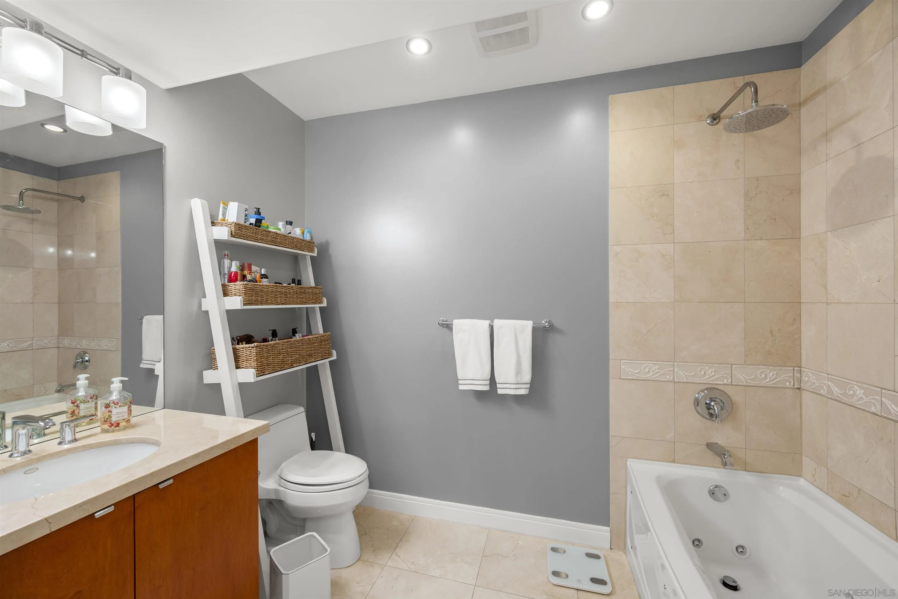 Photo #8: 260018459 Listing: Photo #8