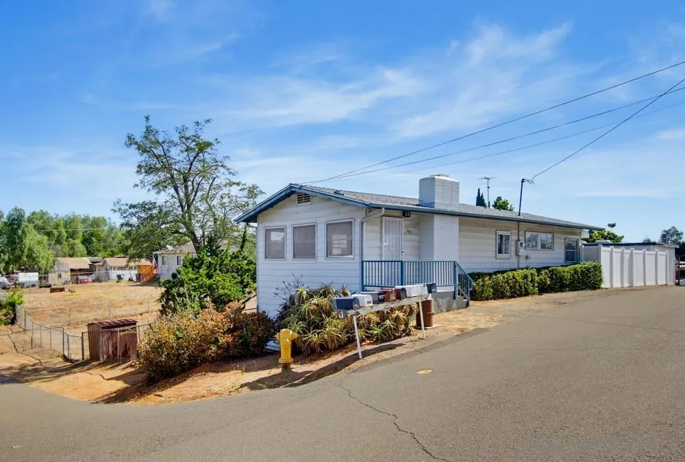 https://cdn.realtyfeed.com/cdn/127/260018464/3dfadfa863d325af081f835a3bed1cd8.webp