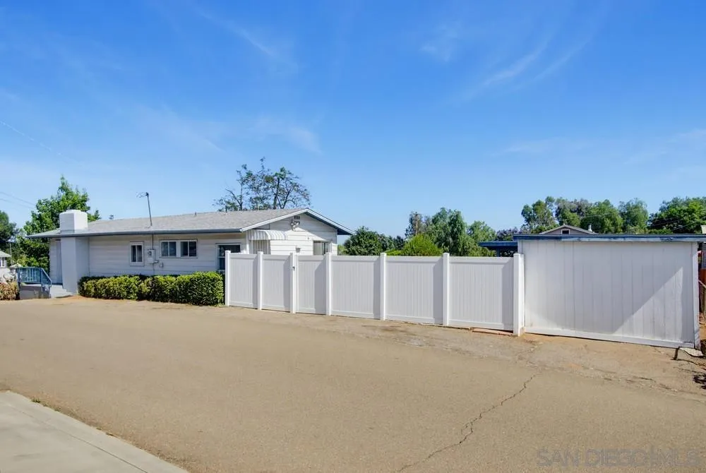 https://cdn.realtyfeed.com/cdn/127/260018464/91ead2f93b3f04ca463a496e5a614869.webp