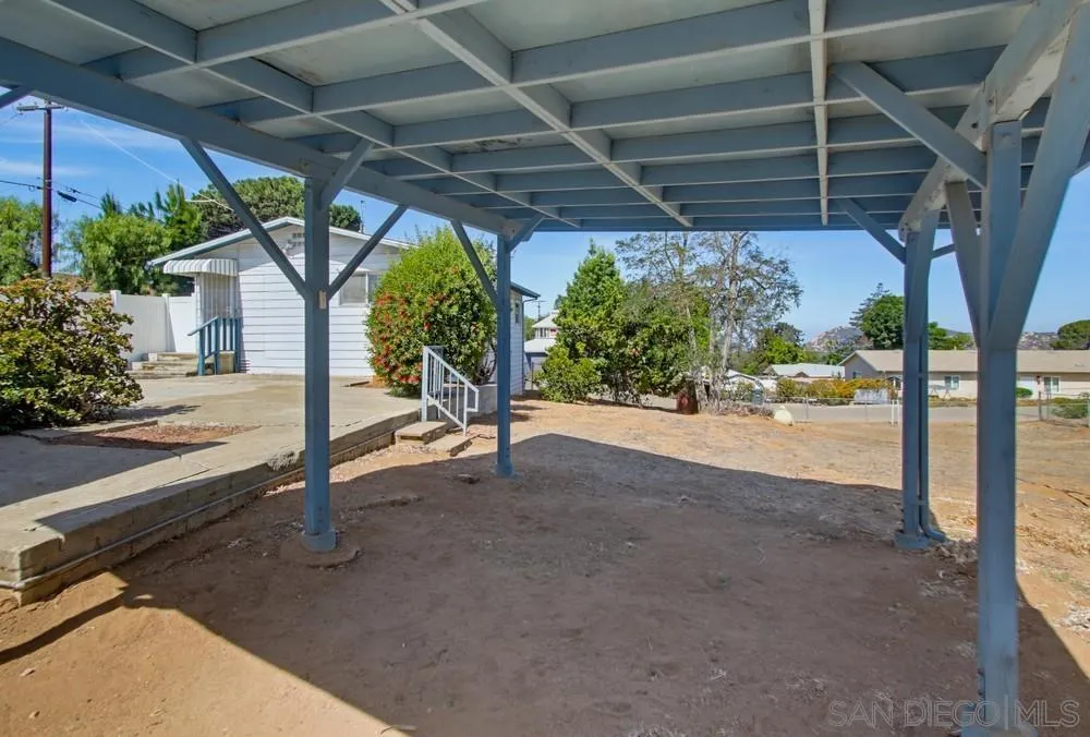 https://cdn.realtyfeed.com/cdn/127/260018464/a6c239e92adfd4b86b131ff694b37ee9.webp