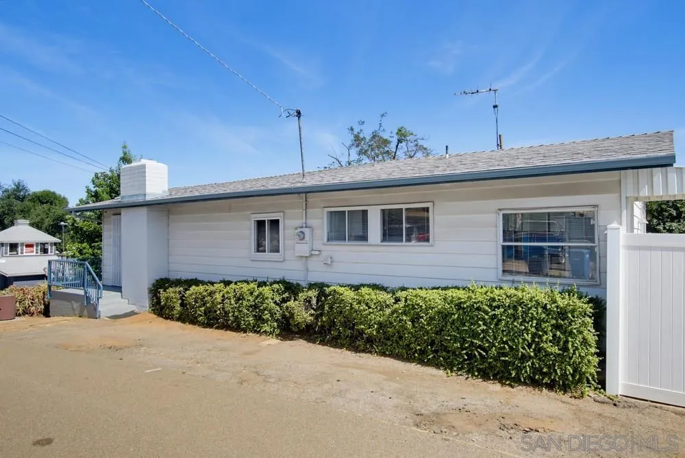 https://cdn.realtyfeed.com/cdn/127/260018464/a944b0e1fe1d5559ffffc15cf4e2b43a.webp
