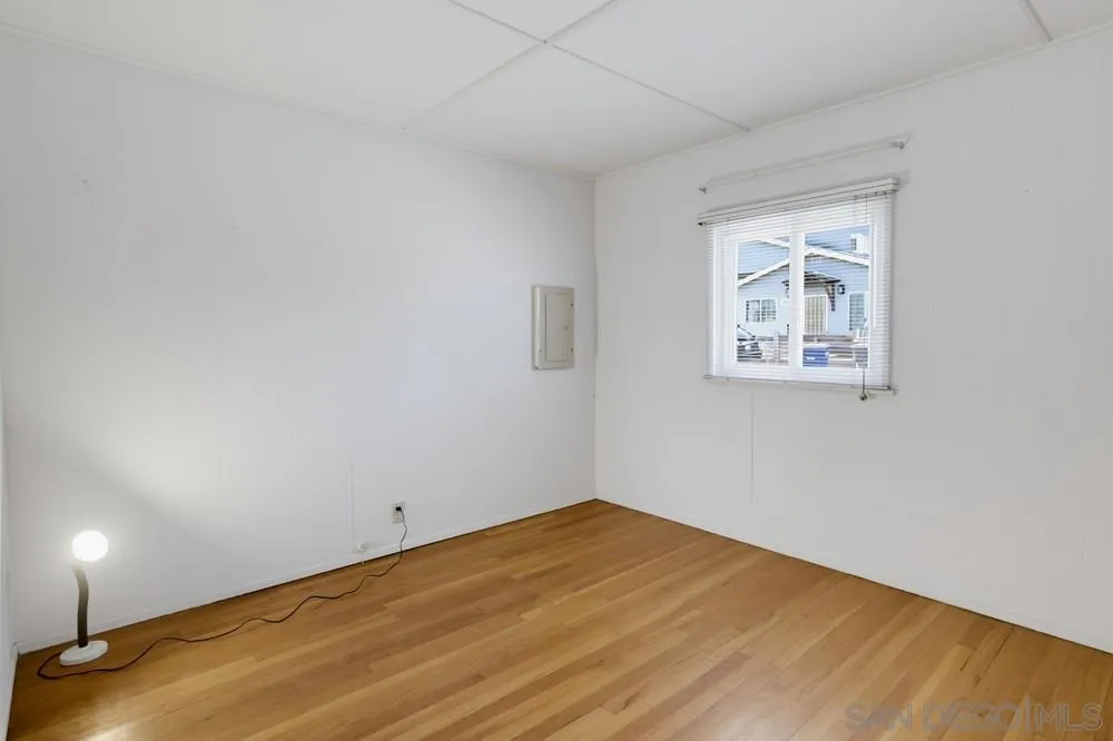 https://cdn.realtyfeed.com/cdn/127/260018464/dc016353c4842170ff8b426c3c533c75.webp