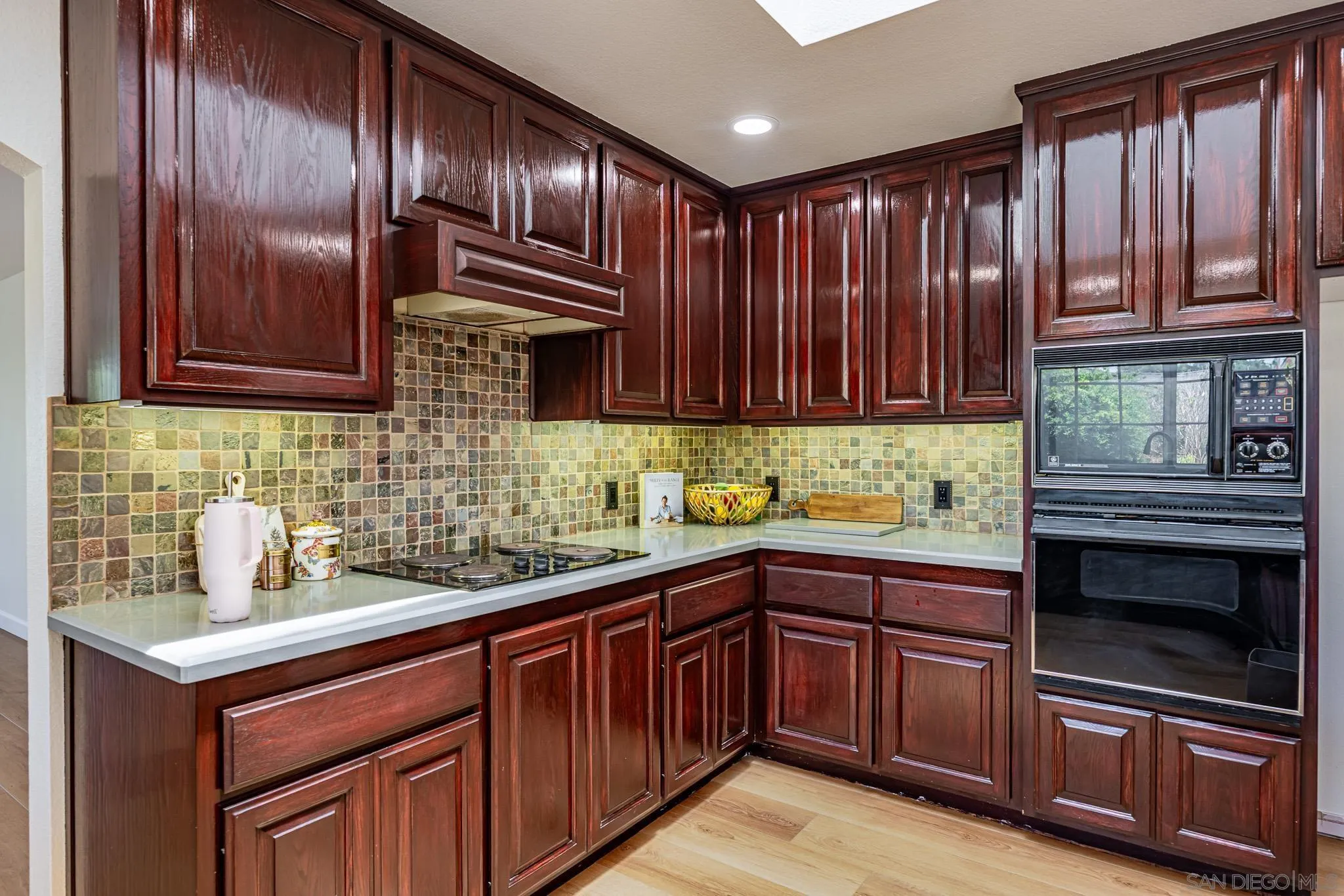 https://cdn.realtyfeed.com/cdn/127/260018471/4217530e7bc72852ba7ea6151e08b737.webp