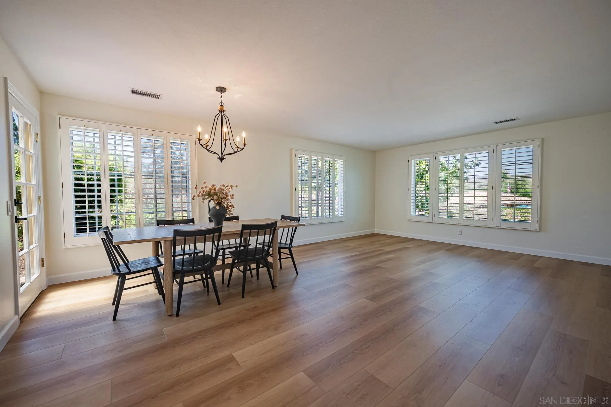 https://cdn.realtyfeed.com/cdn/127/260018471/662dce102fcff5290480a84c03806f89.webp
