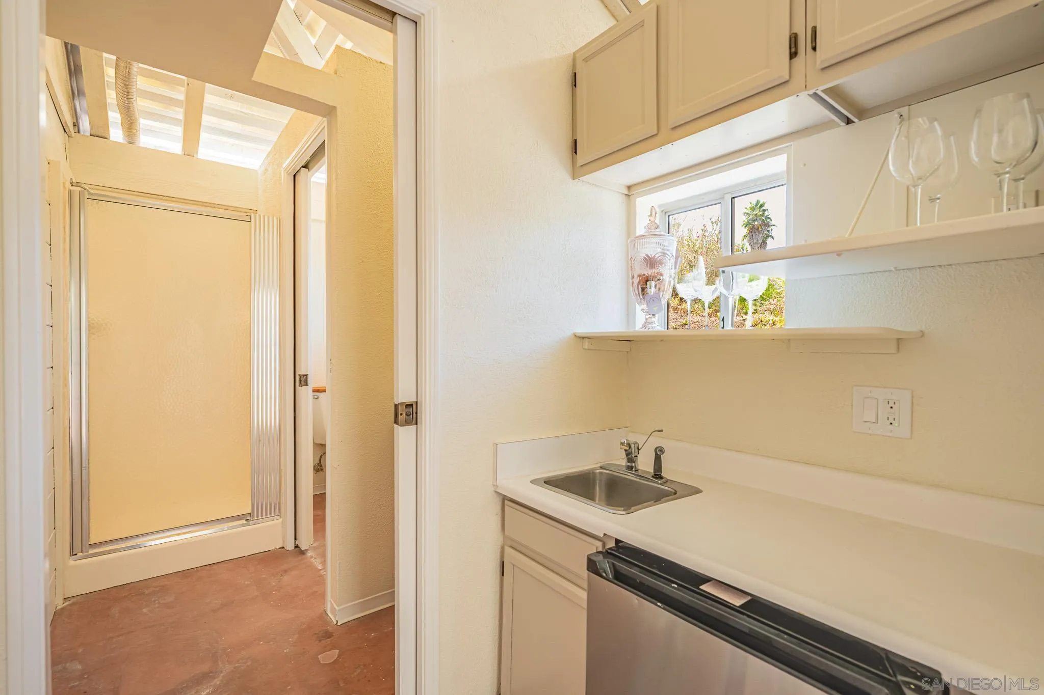 https://cdn.realtyfeed.com/cdn/127/260018471/77f01c430f2d71799995d40667c9ba12.webp