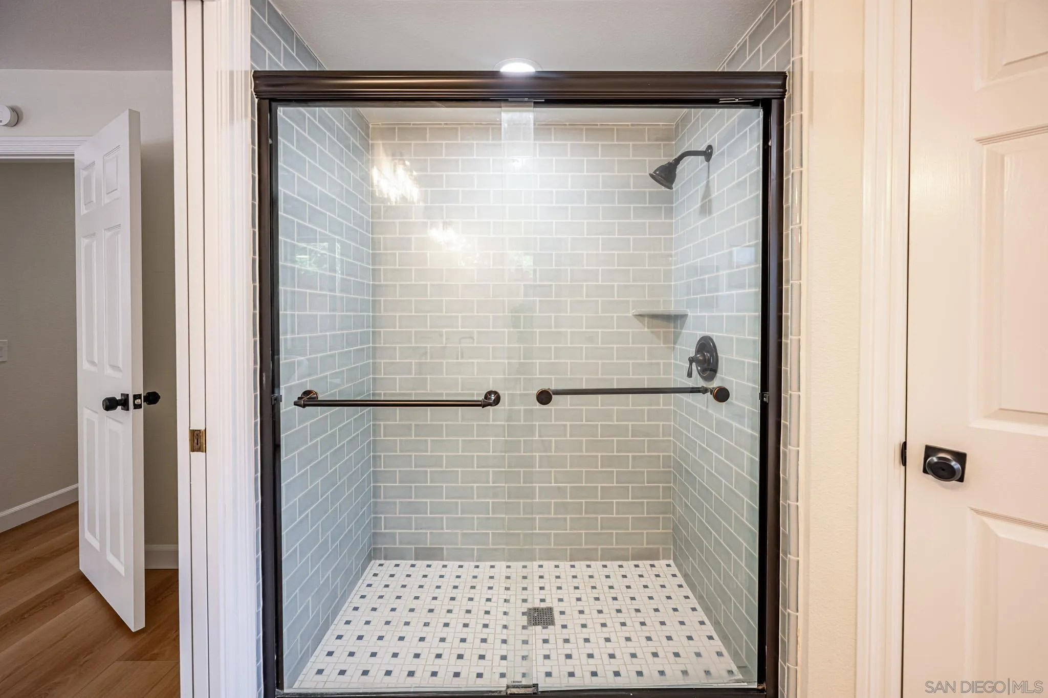 https://cdn.realtyfeed.com/cdn/127/260018471/82e81cc6989ff33aa0aa2d9c12466f04.webp