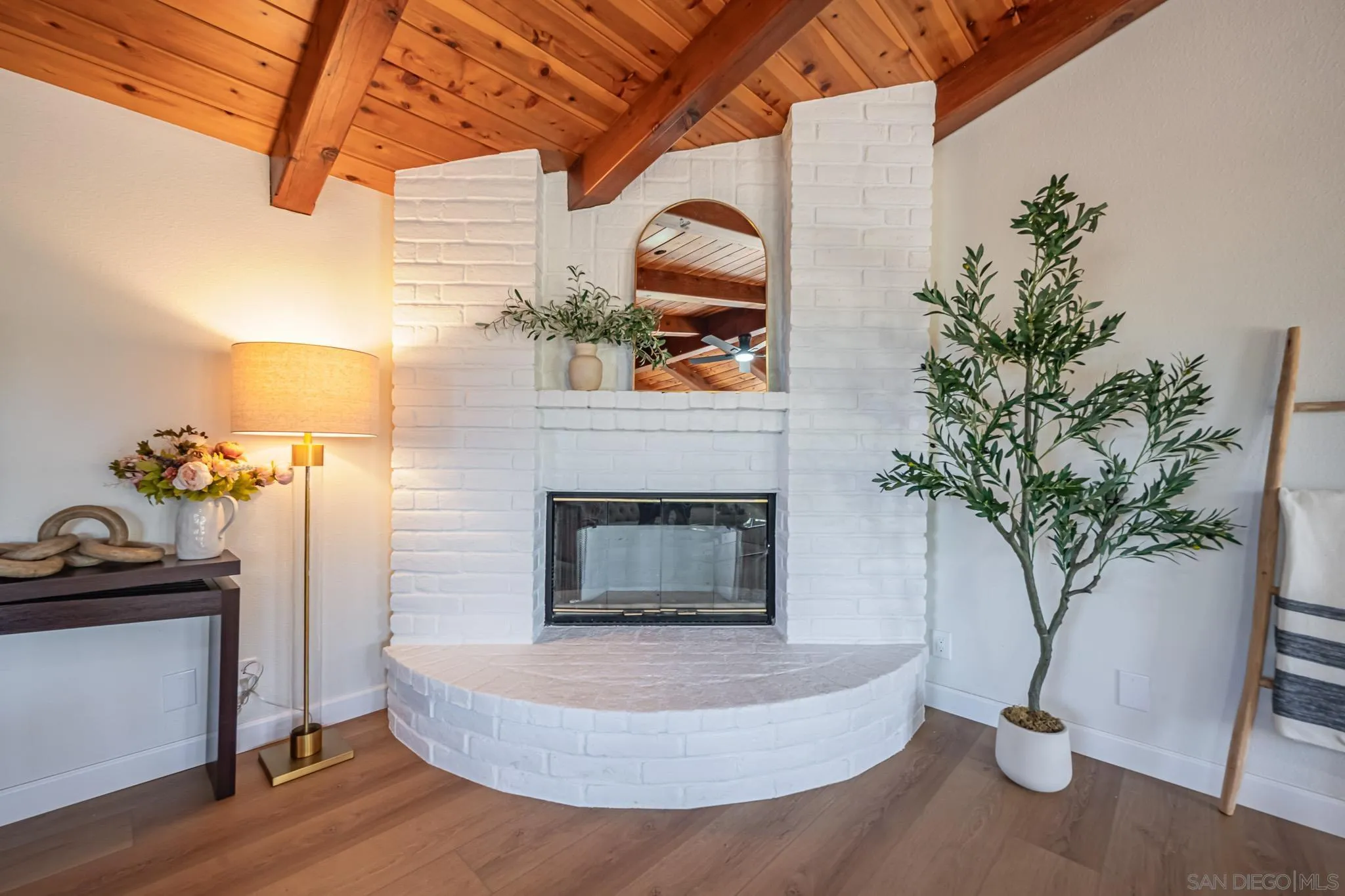 https://cdn.realtyfeed.com/cdn/127/260018471/a556241590ea92e45cebc7592cf58dc7.webp