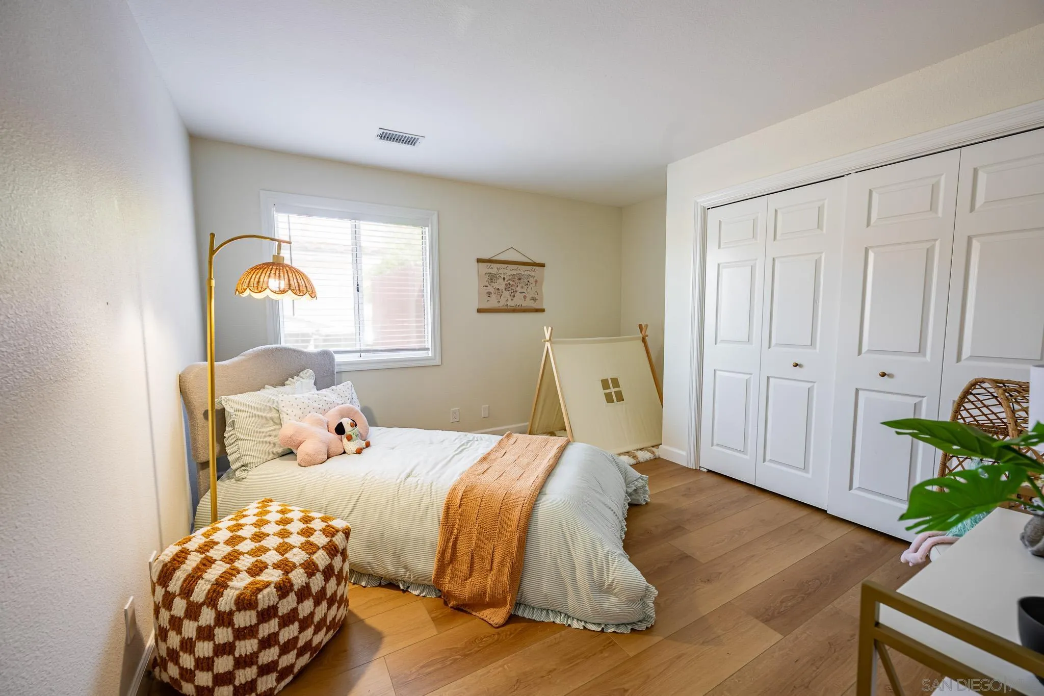 https://cdn.realtyfeed.com/cdn/127/260018471/ee6dd0a2d9c06d813e3d0075aaa37f72.webp
